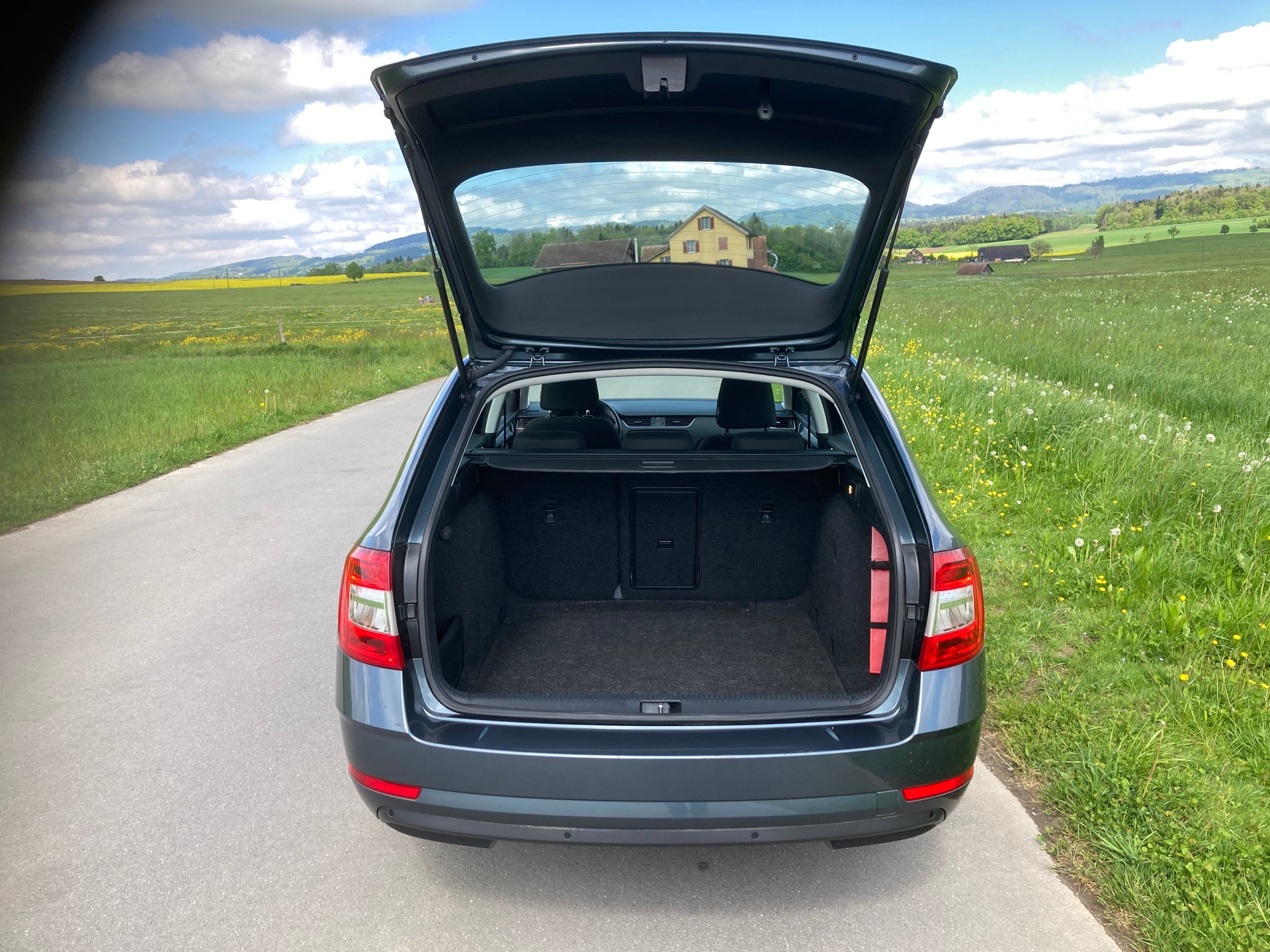 SKODA Octavia Combi 2.0 TDI Ambition 4x4 DSG-image-5
