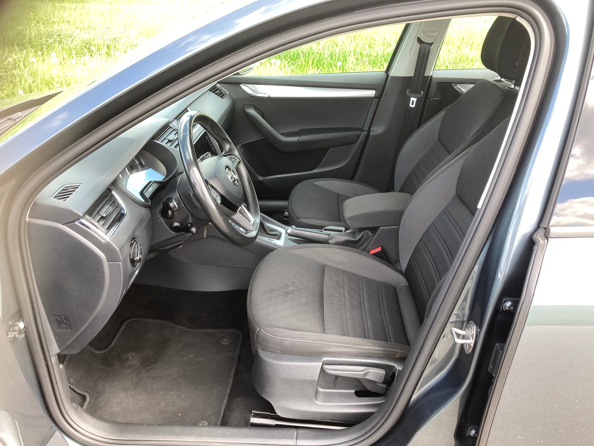 SKODA Octavia Combi 2.0 TDI Ambition 4x4 DSG-image-8