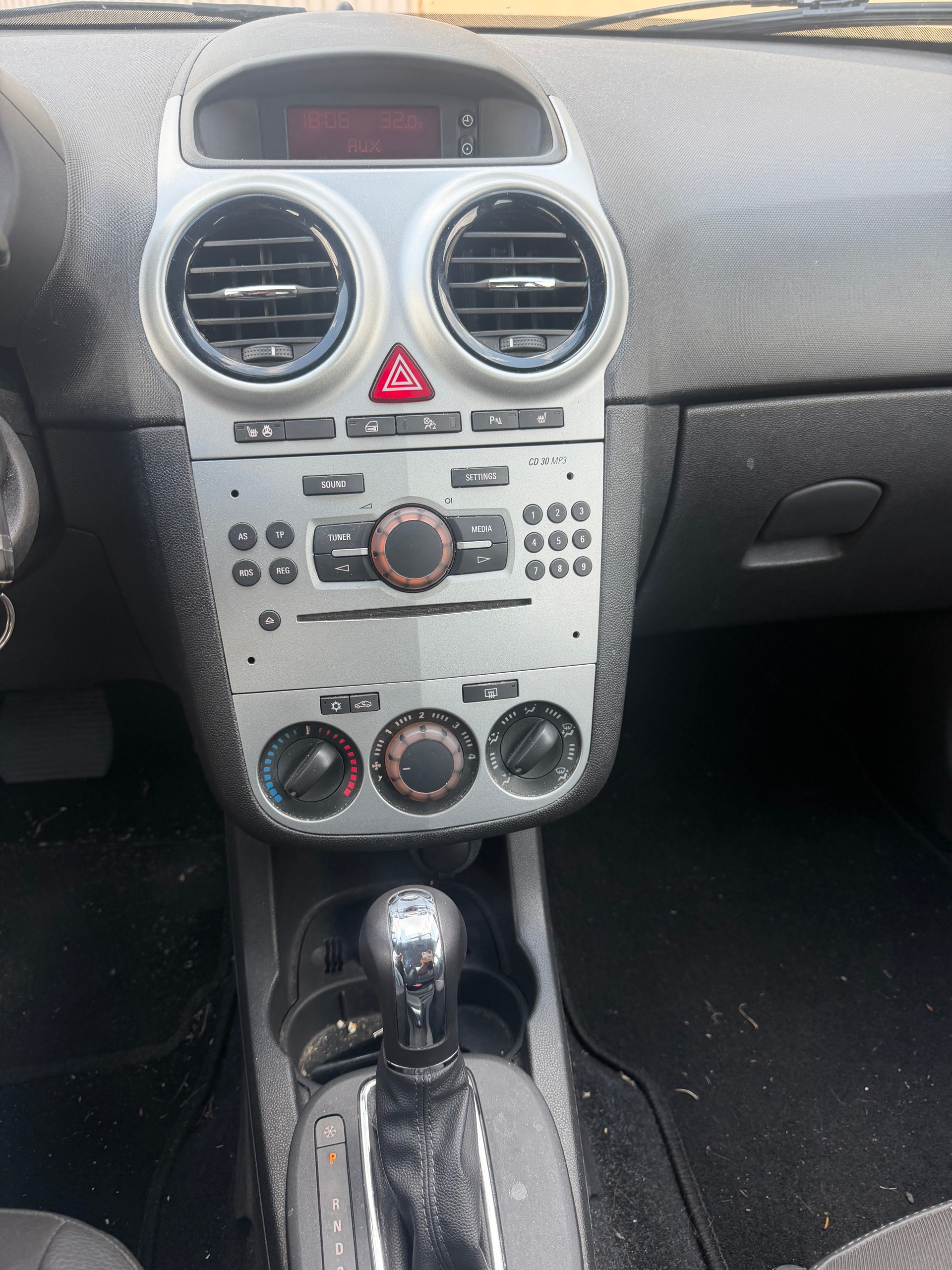 OPEL Corsa 1.4 TP Active Edition Automatic-image-11