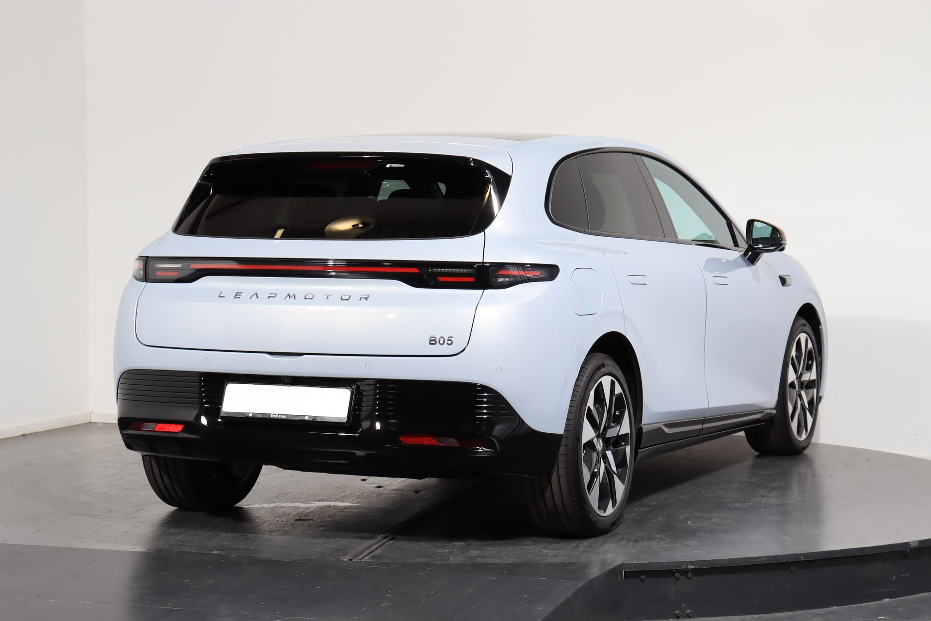 LEAPMOTOR B05 EV-image-2