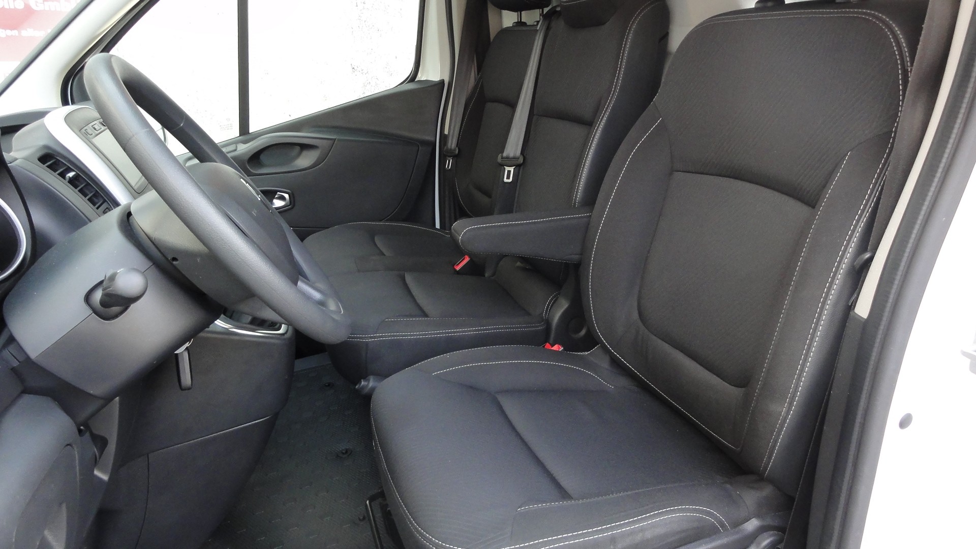 RENAULT Trafic 2.0 dCi 120 3.0t Business L1H1-image-6