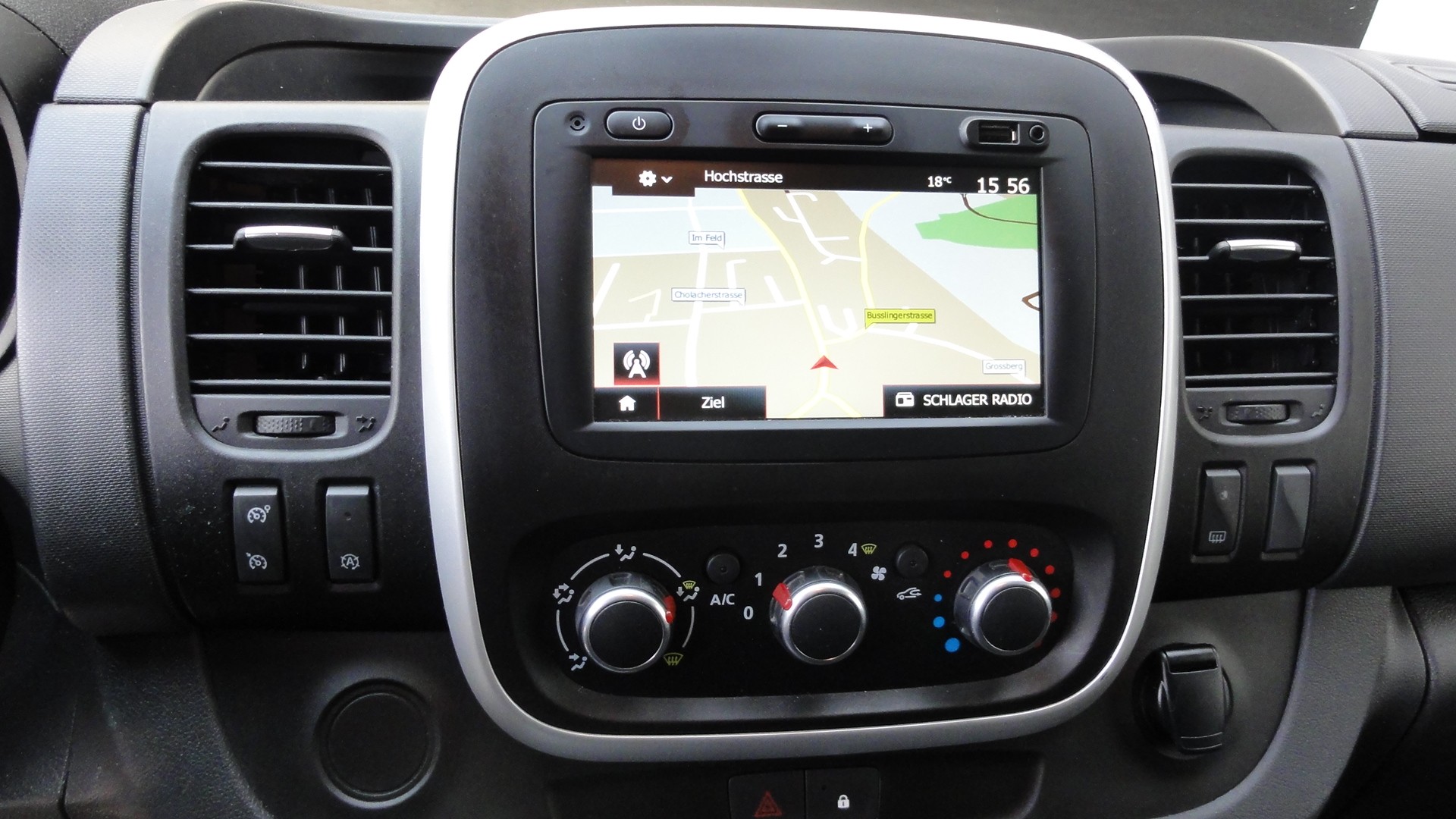 RENAULT Trafic 2.0 dCi 120 3.0t Business L1H1-image-7