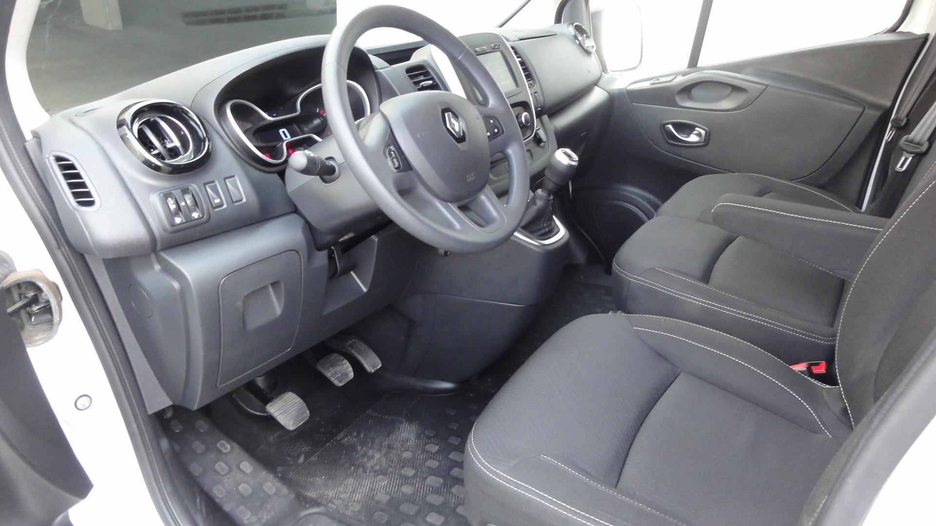 RENAULT Trafic 2.0 dCi 120 3.0t Business L1H1-image-5