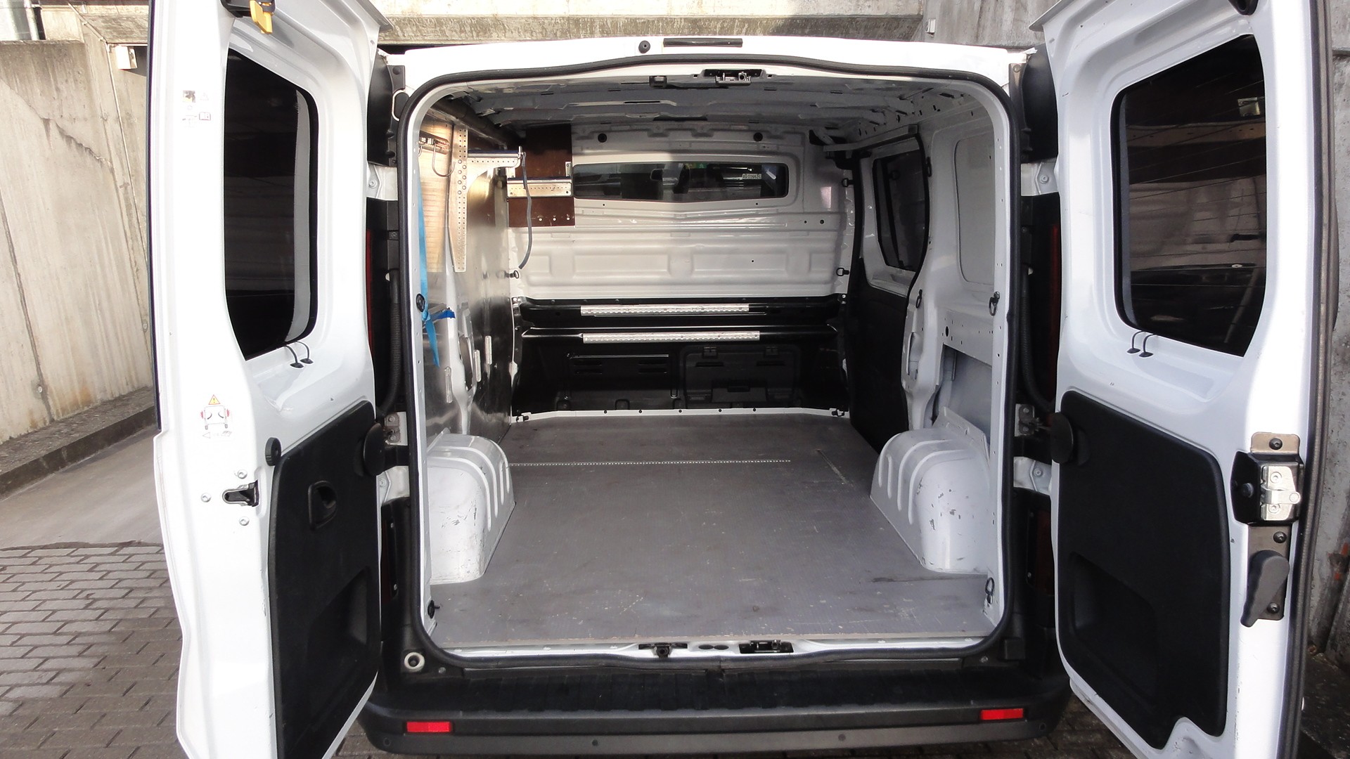 RENAULT Trafic 2.0 dCi 120 3.0t Business L1H1-image-3