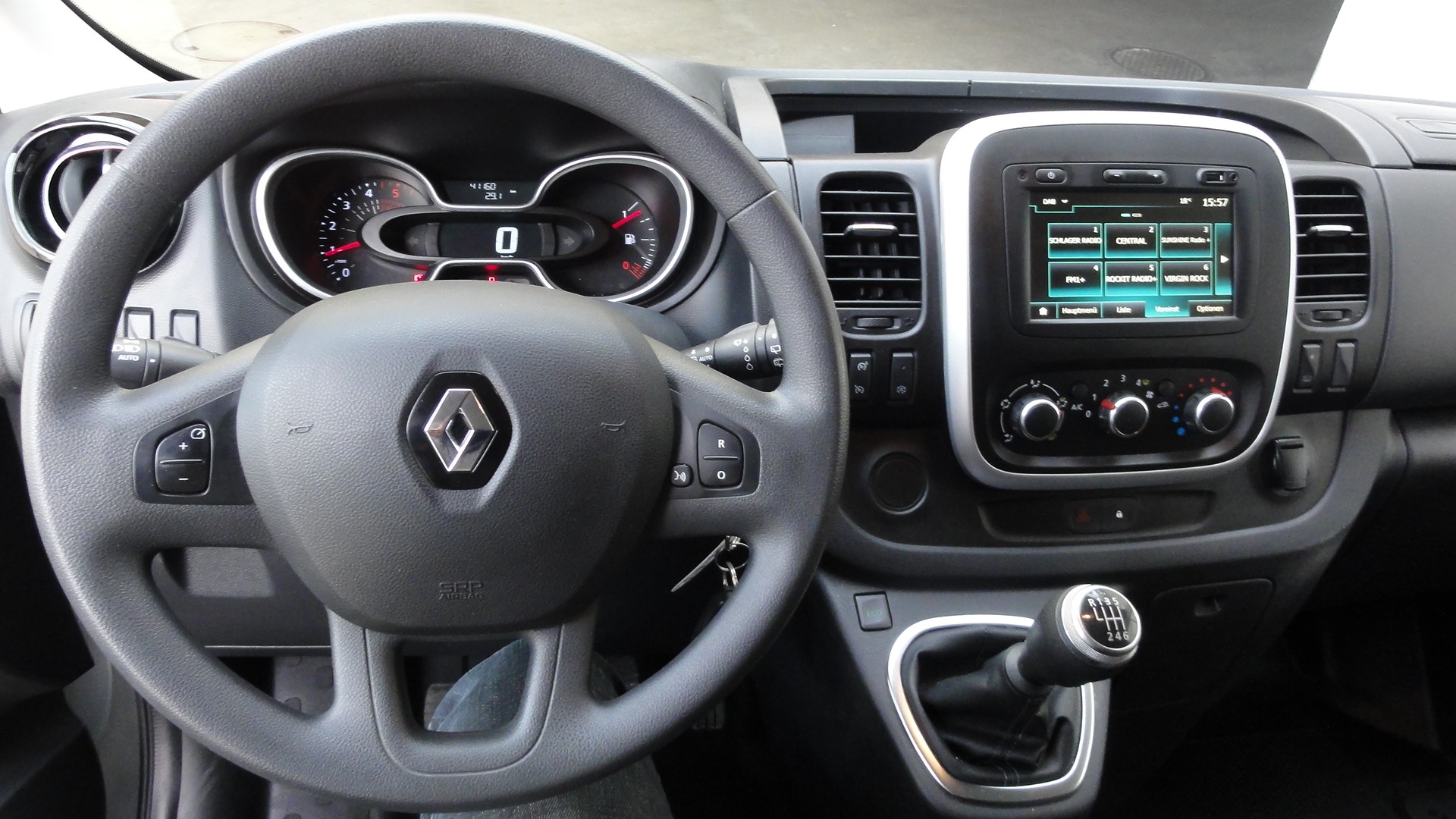 RENAULT Trafic 2.0 dCi 120 3.0t Business L1H1-image-4