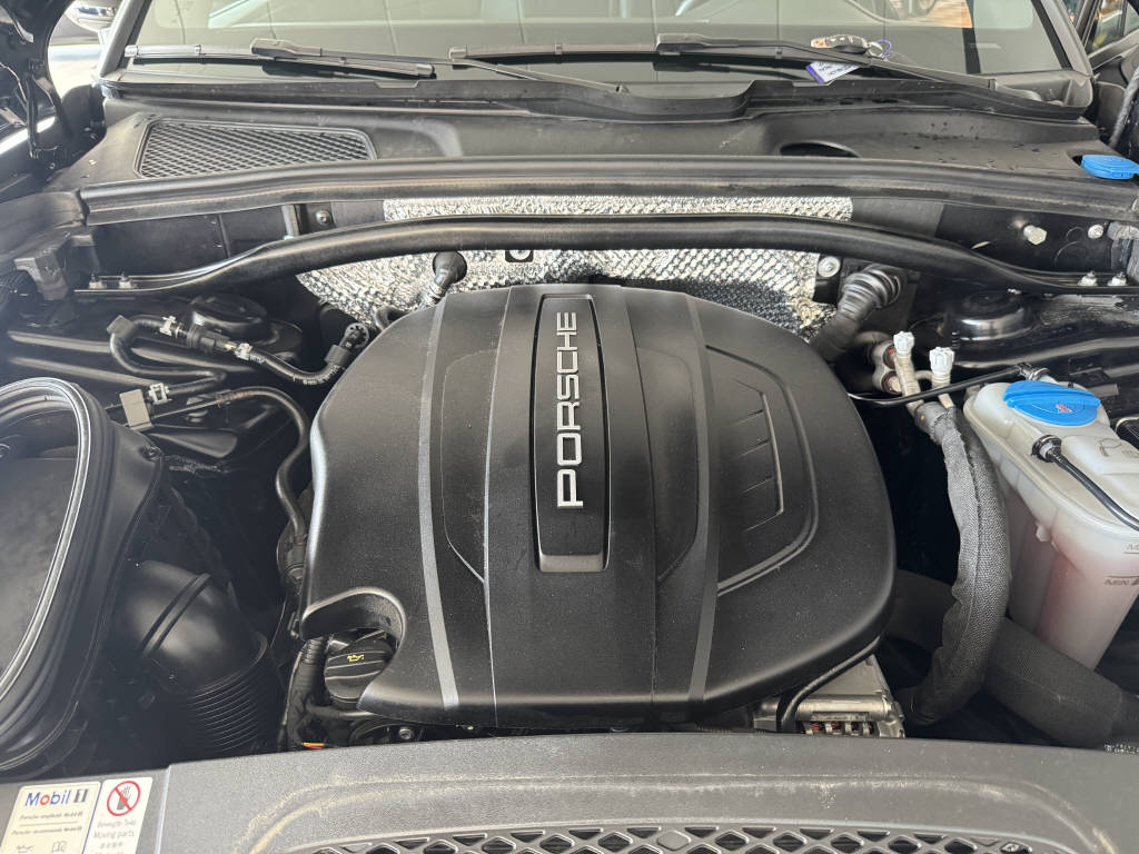PORSCHE Macan 2.0-image-24