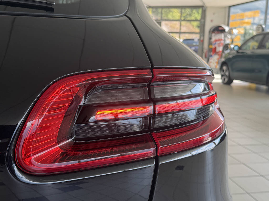 PORSCHE Macan 2.0-image-28