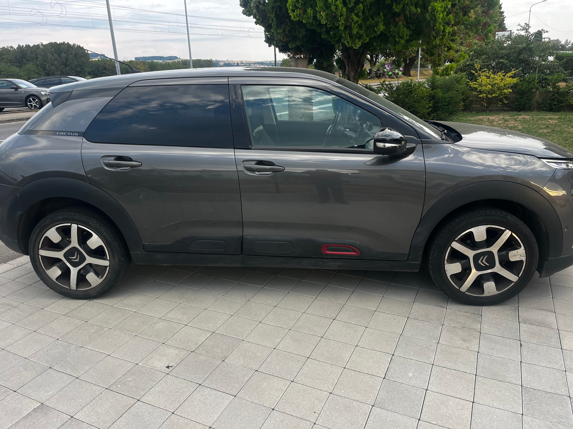 CITROEN C4 Cactus 1.2 Pure Tech Feel EAT6-image-1
