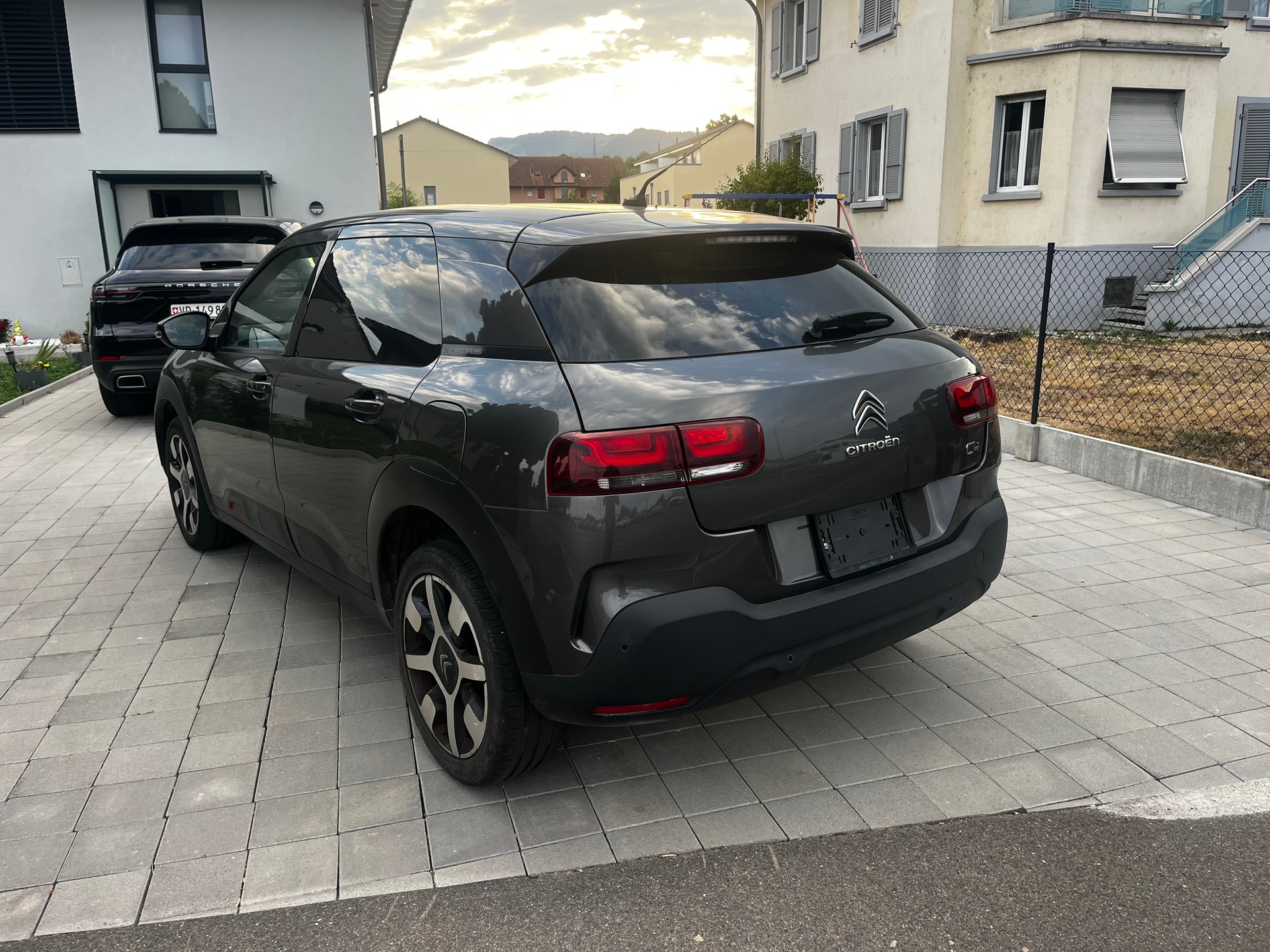 CITROEN C4 Cactus 1.2 Pure Tech Feel EAT6-image-6