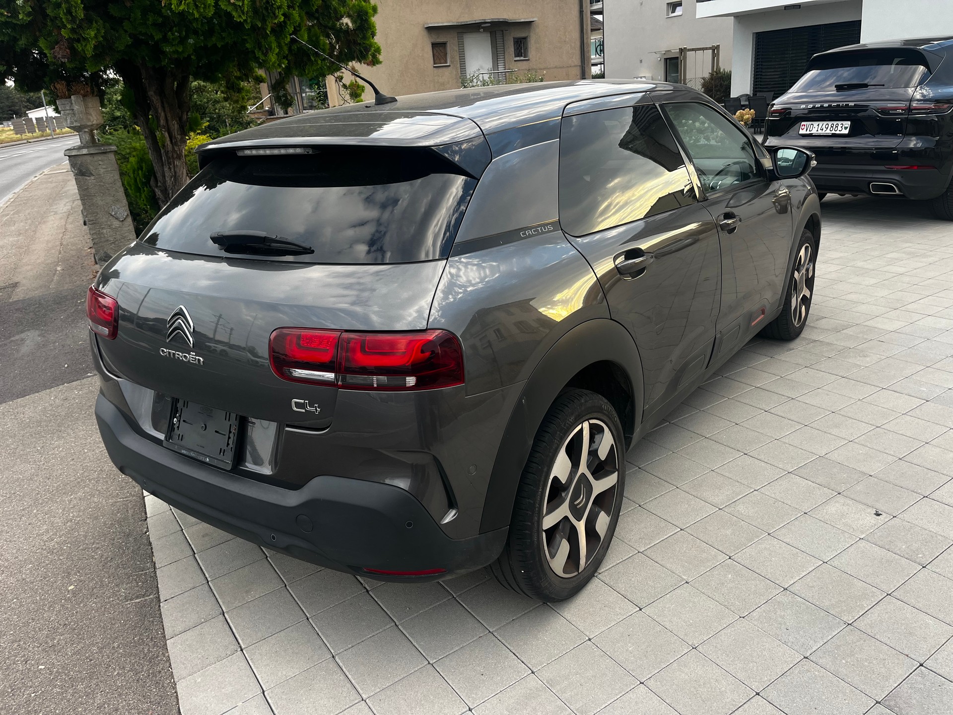 CITROEN C4 Cactus 1.2 Pure Tech Feel EAT6-image-2