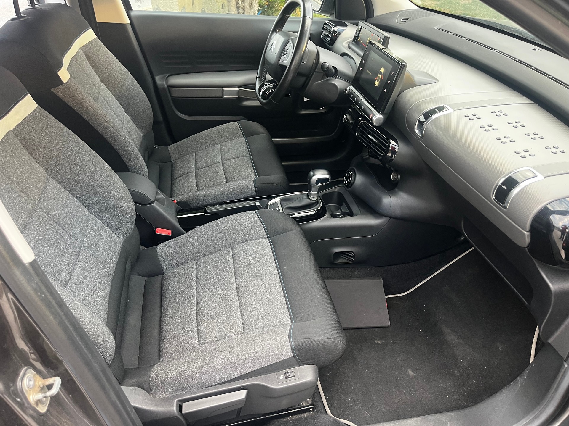 CITROEN C4 Cactus 1.2 Pure Tech Feel EAT6-image-8