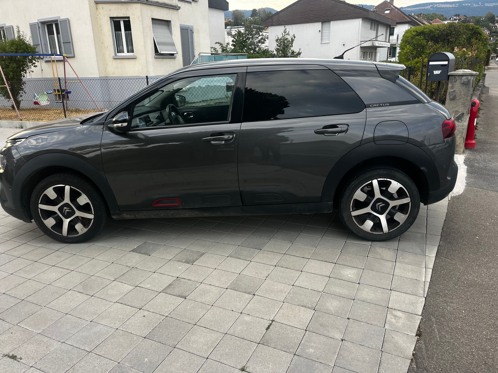 CITROEN C4 Cactus 1.2 Pure Tech Feel EAT6-image-5