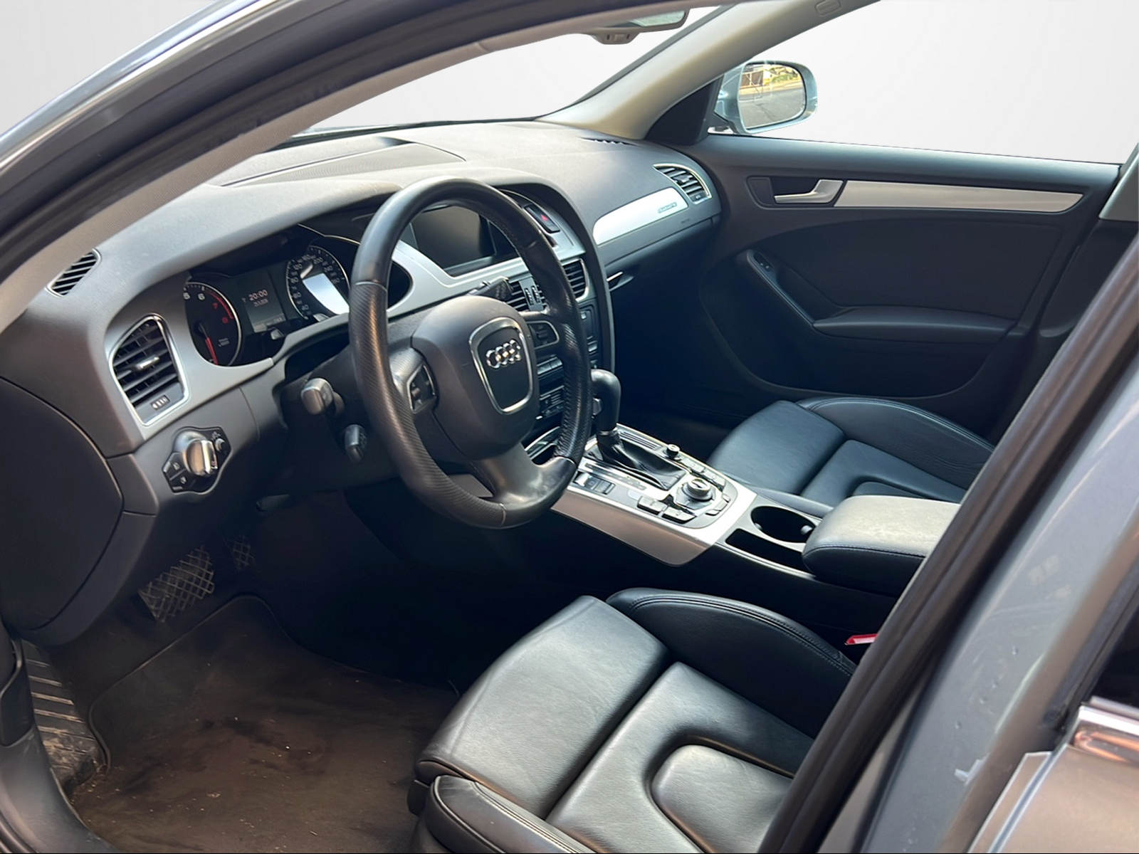 AUDI A4 Avant 2.0 TFSI quattro S-tronic-image-9