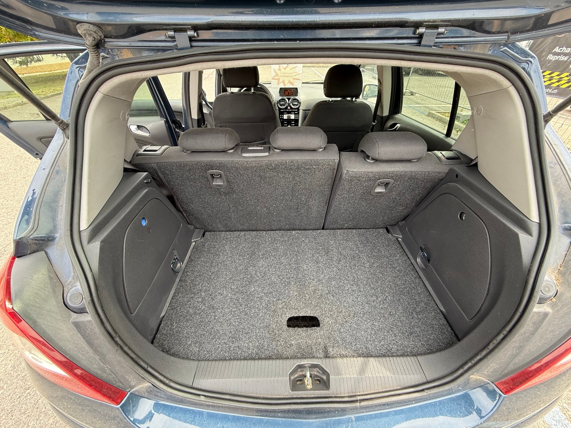 OPEL Corsa 1.4 TP Color Edition Automatic-image-11