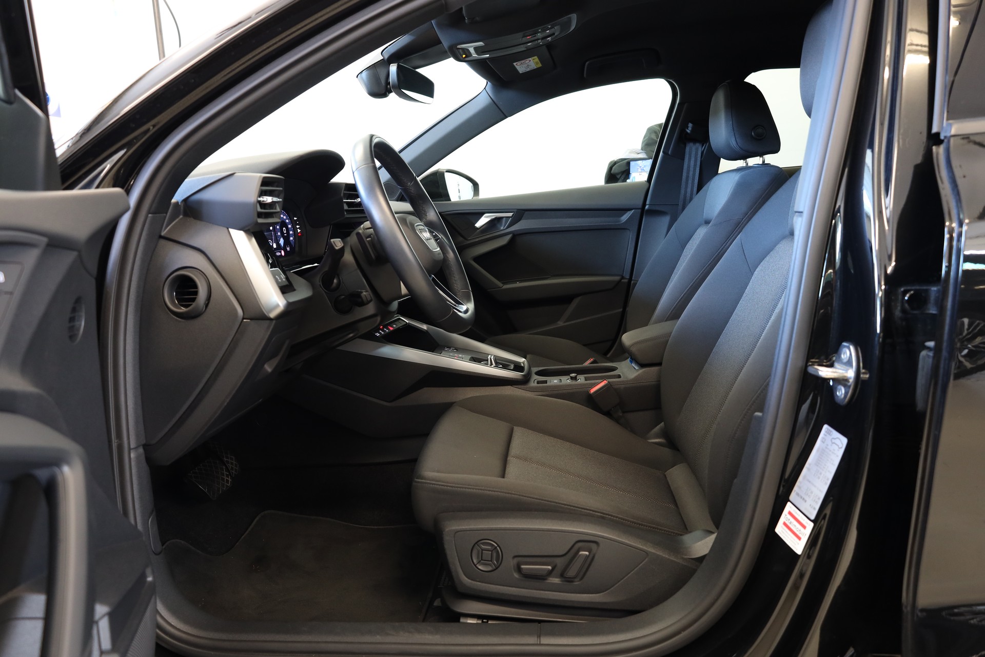 AUDI A3 Sportback 35 TFSI S-tronic-image-8