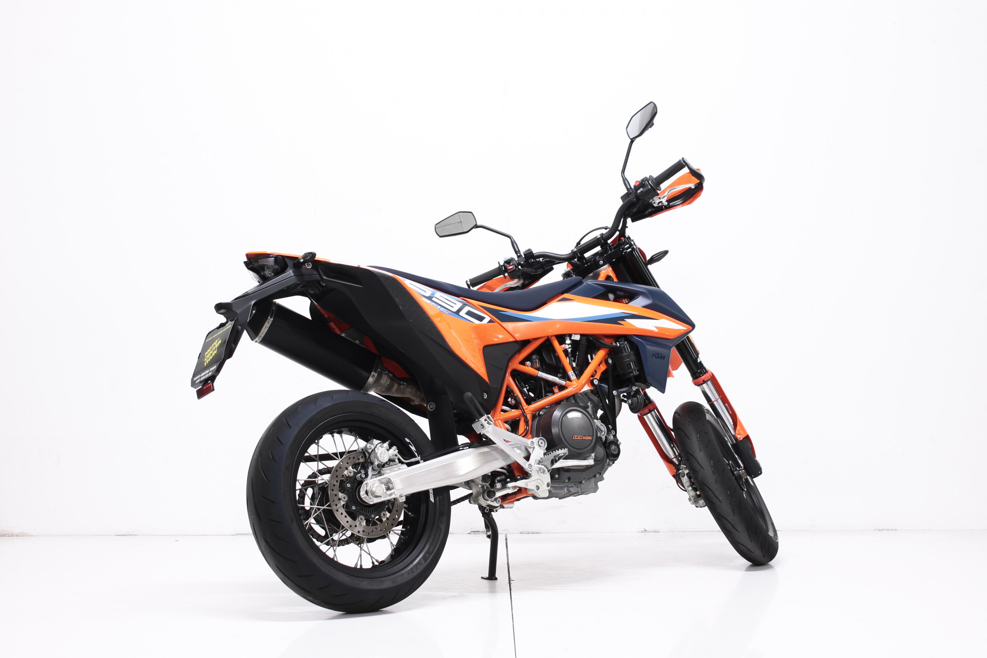 KTM 690 SMC R Supermoto-showroom-element-2