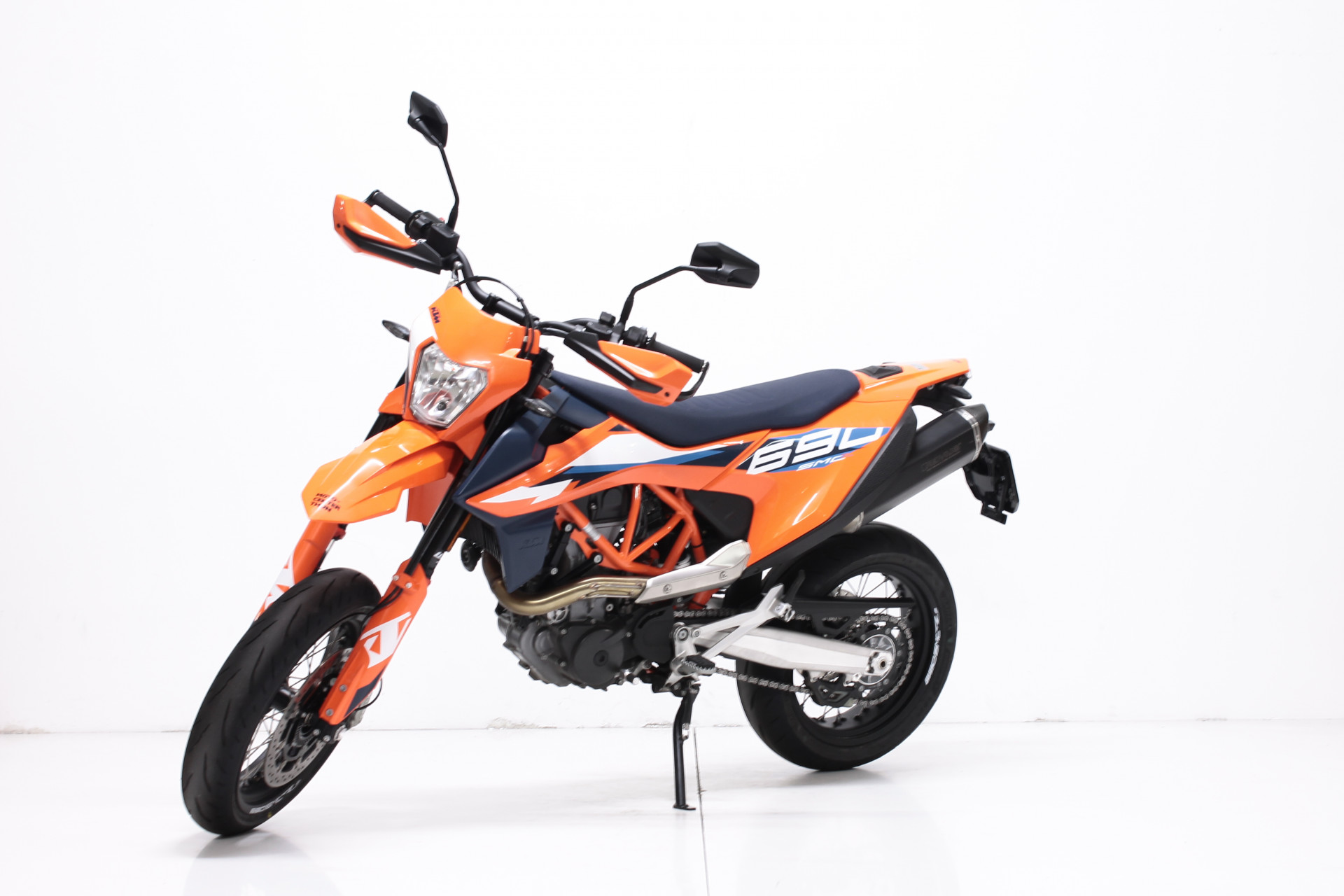 KTM 690 SMC R Supermoto-showroom-element-3