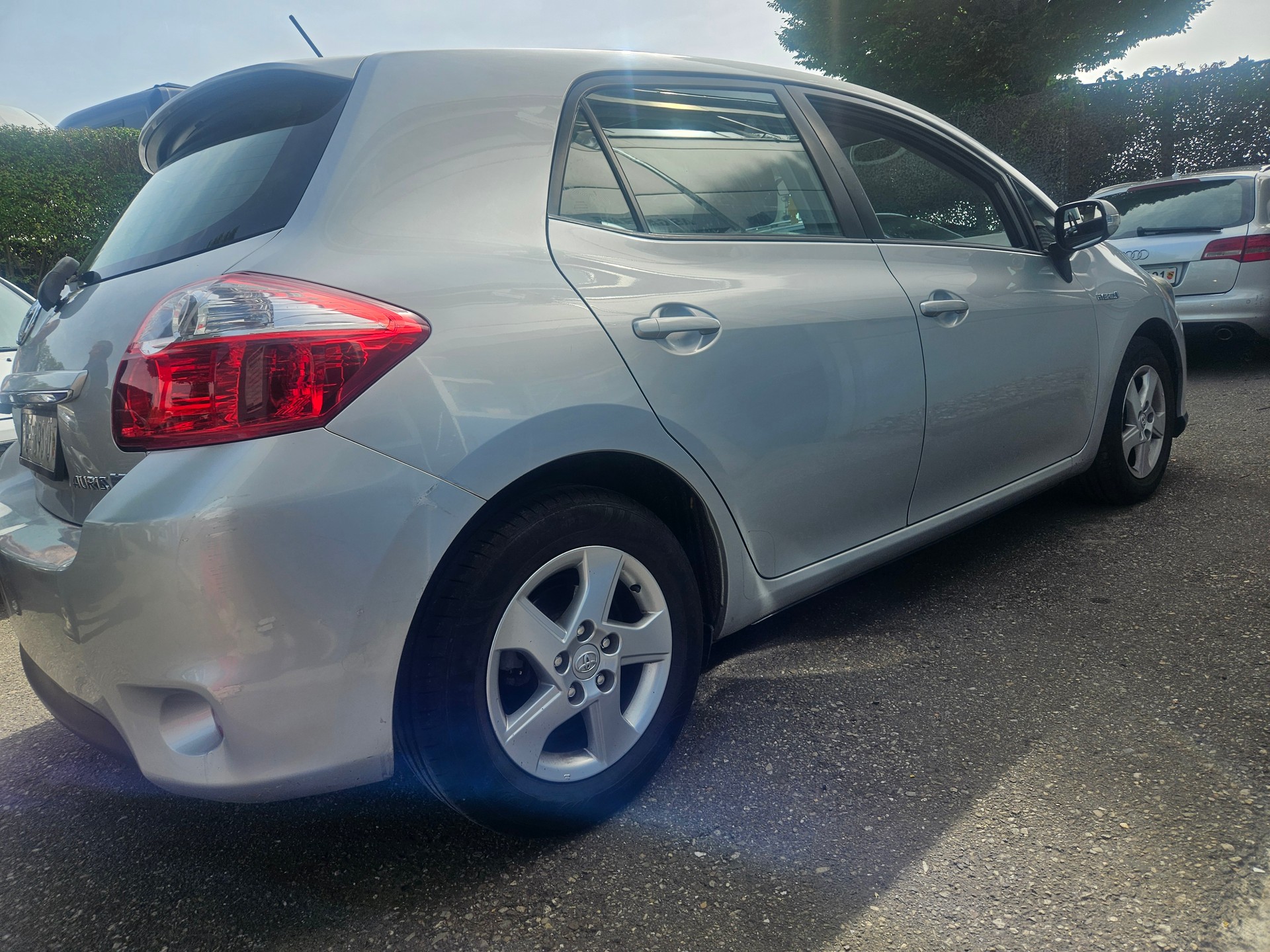 TOYOTA Auris 1.8 16V HSD Linea Luna-image-3