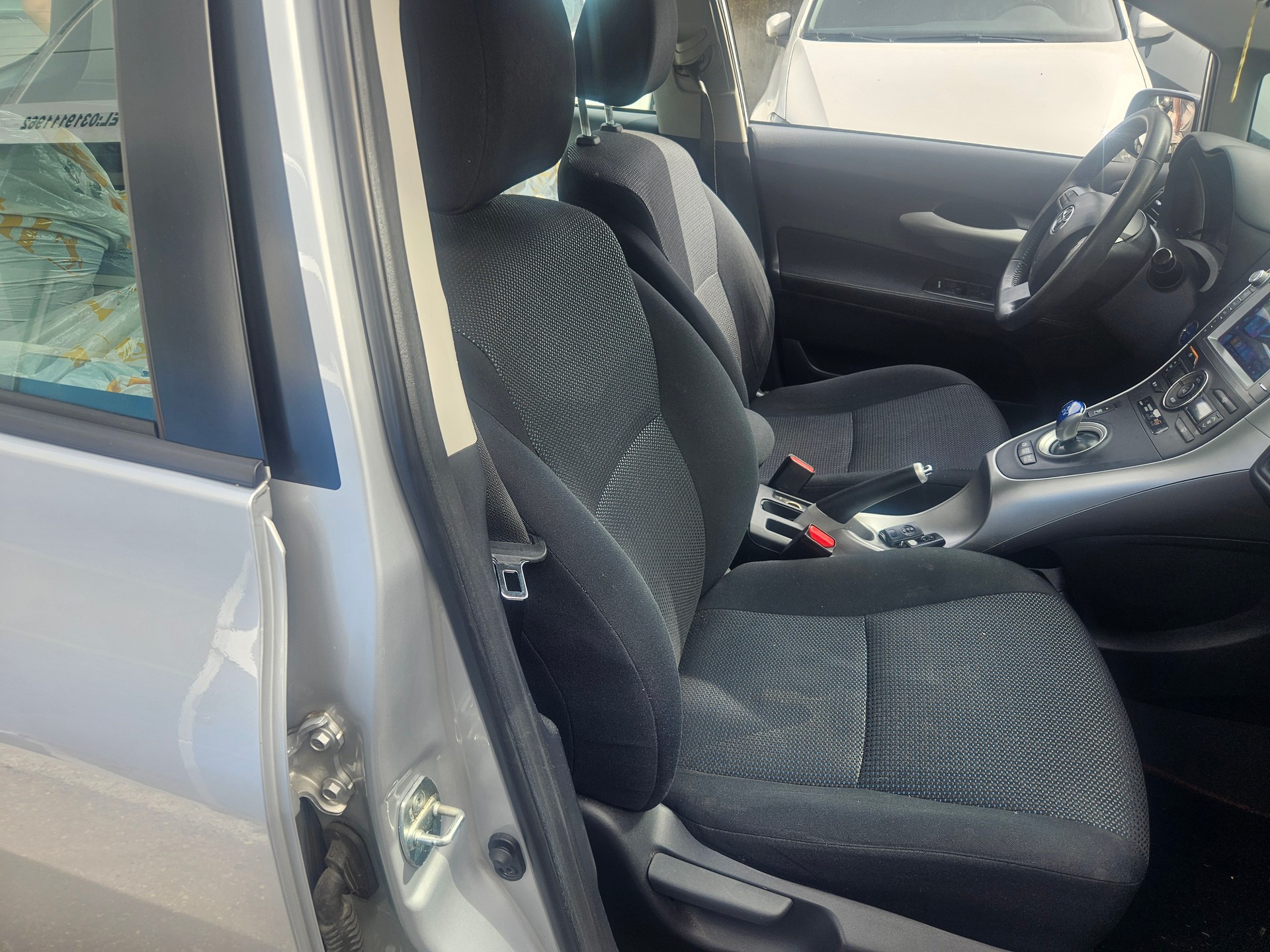 TOYOTA Auris 1.8 16V HSD Linea Luna-image-9