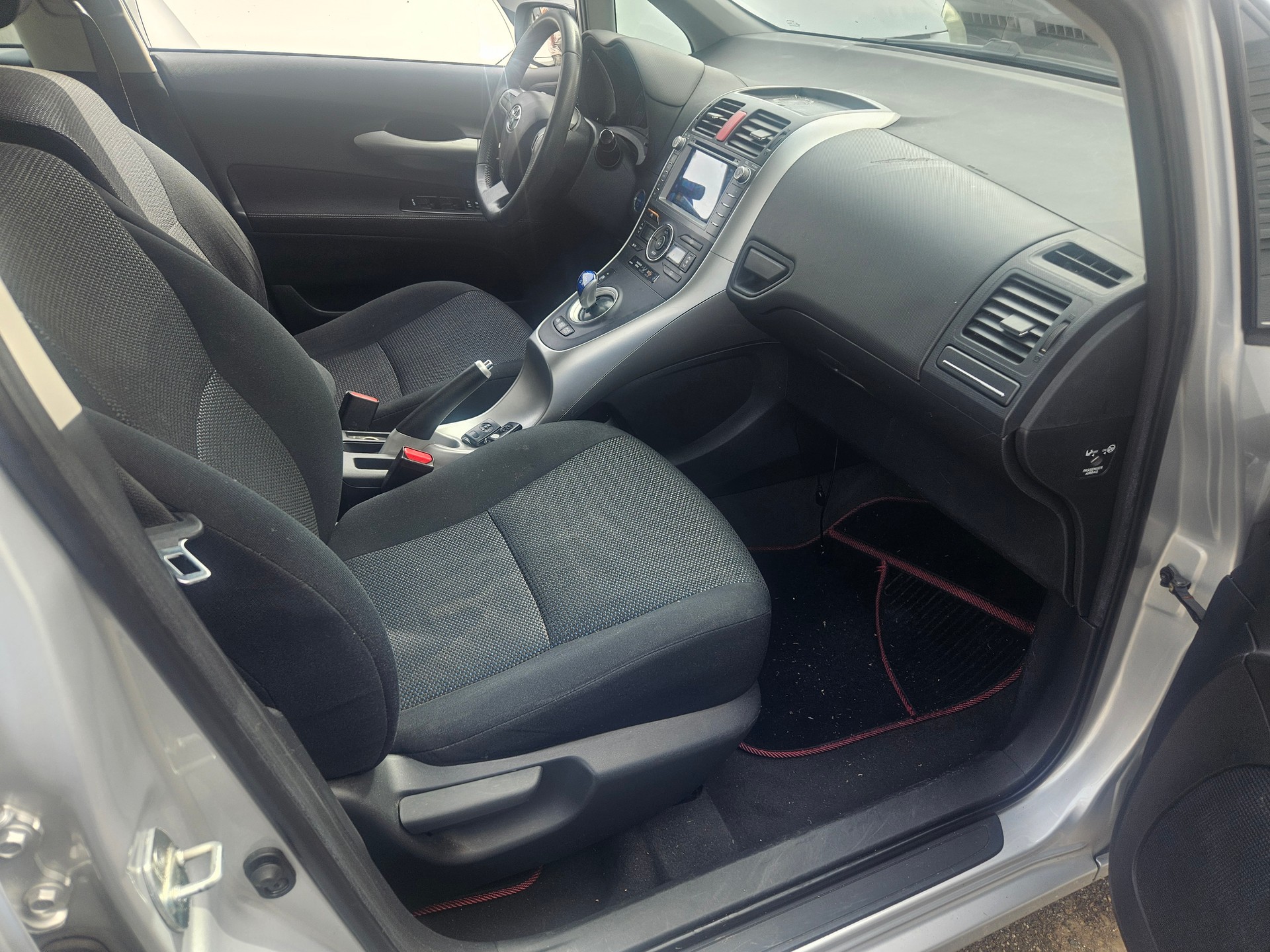 TOYOTA Auris 1.8 16V HSD Linea Luna-image-10