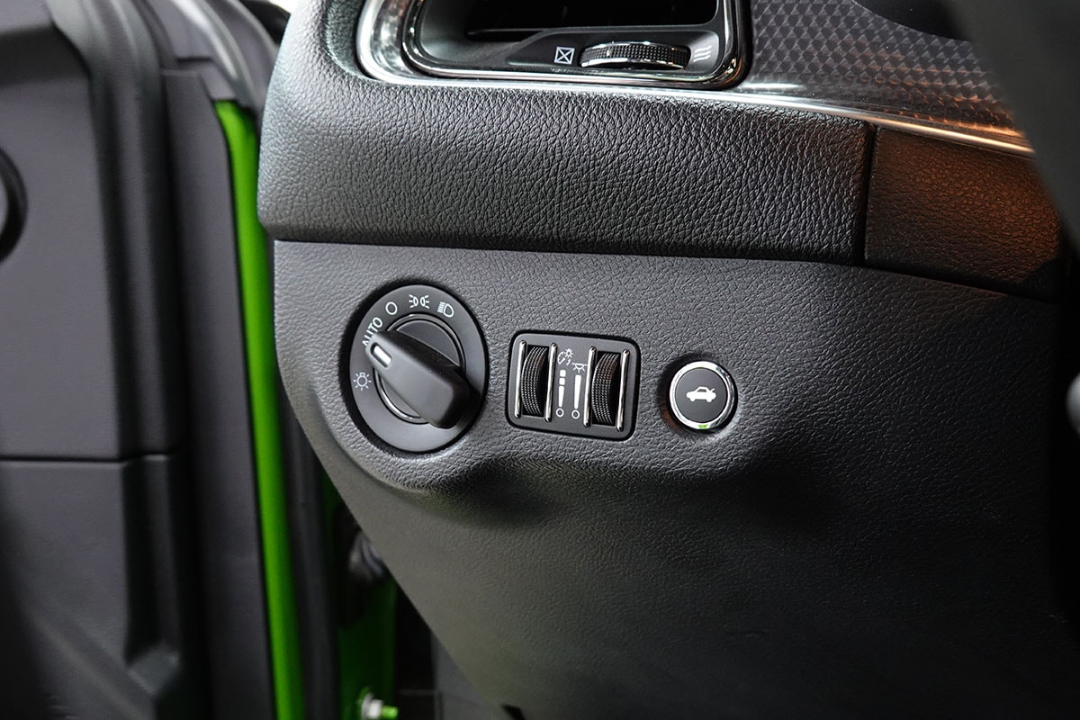 DODGE 6.2 V8 SC HEMI SRT Hellcat-image-14
