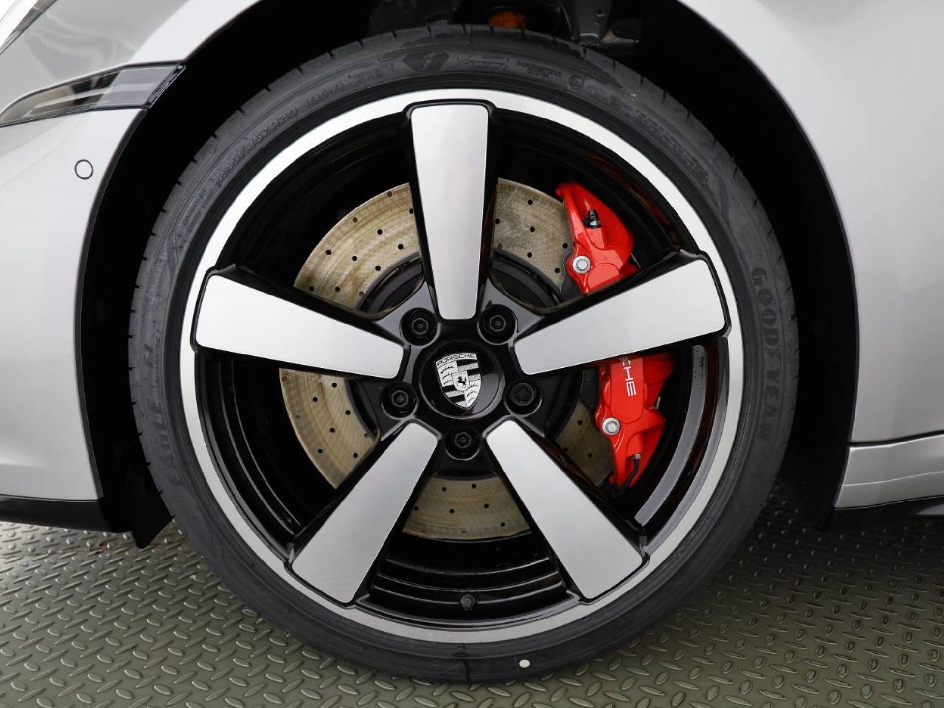 PORSCHE 911 Carrera S-image-5