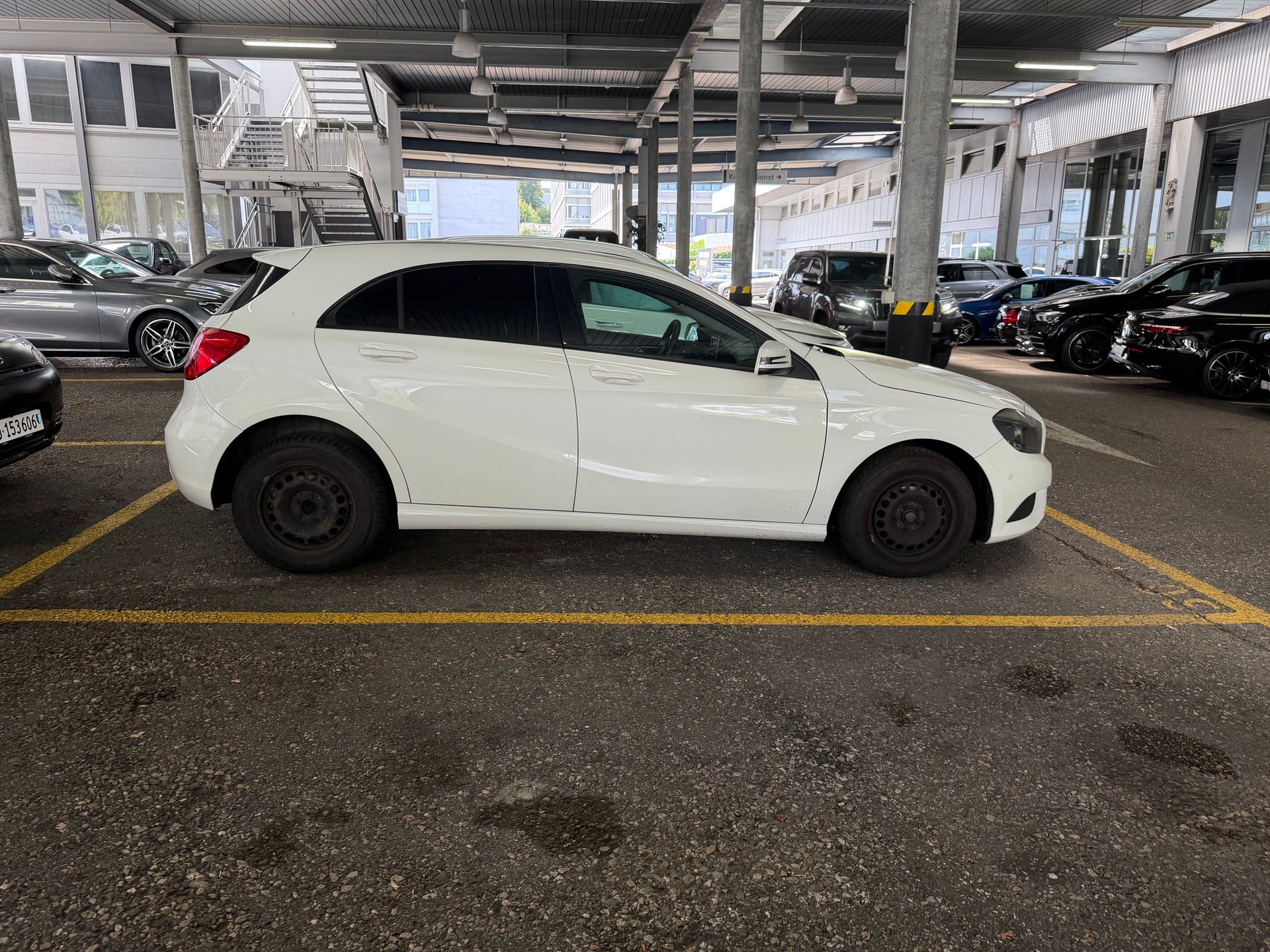 MERCEDES-BENZ A 180 7G-DCT-image-3