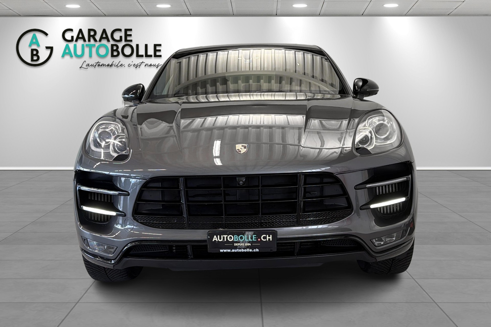 PORSCHE Macan Turbo PDK-showroom-element-1