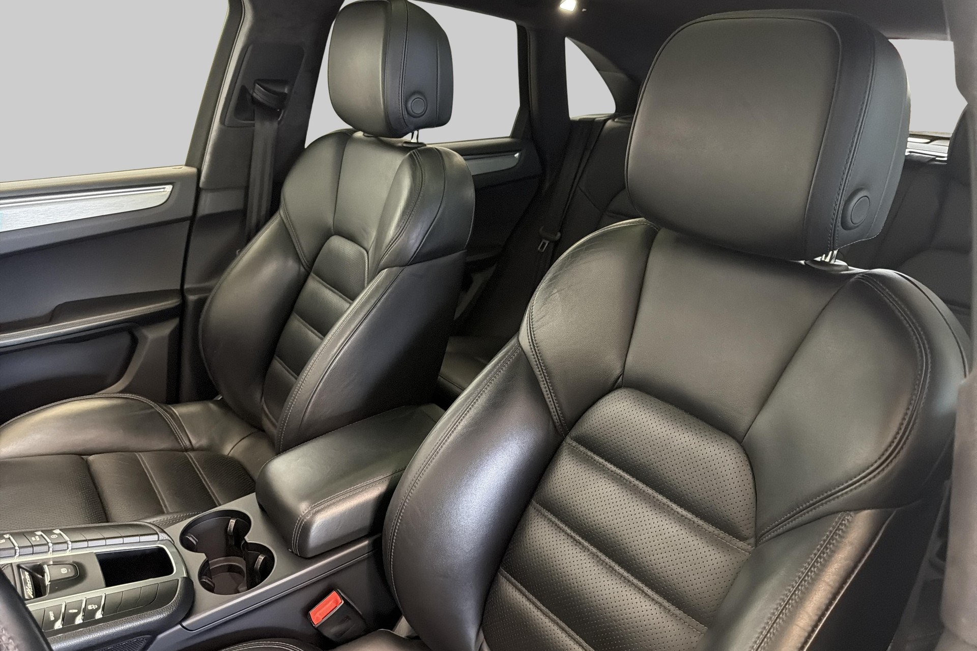 PORSCHE Macan Turbo PDK-image-22