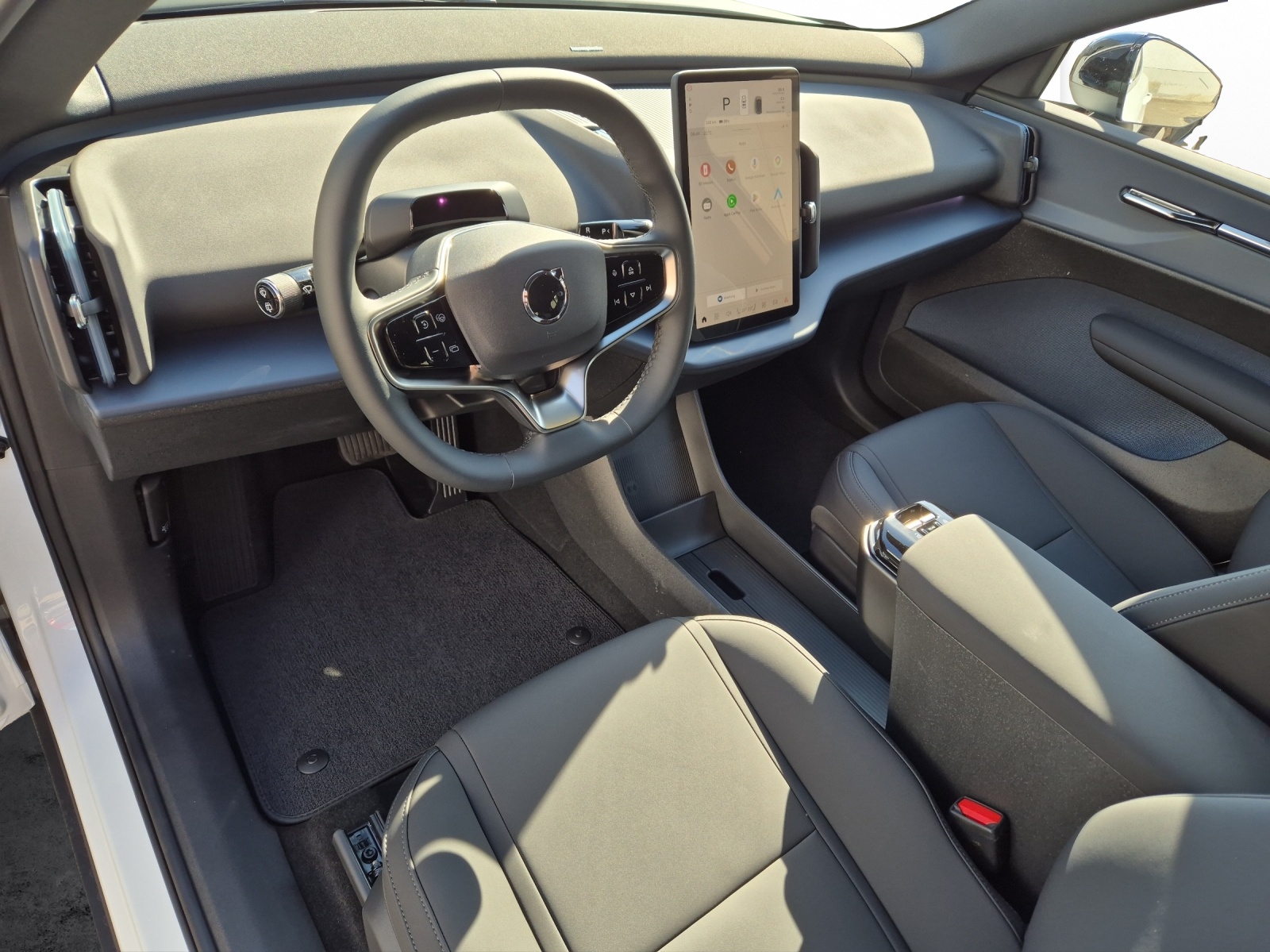 VOLVO EX30 P5 Longe Range Plus-image-9