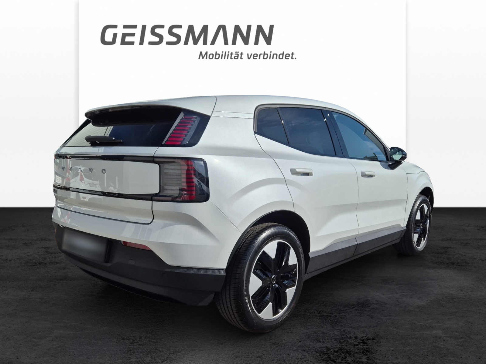 VOLVO EX30 P5 Longe Range Plus-image-6