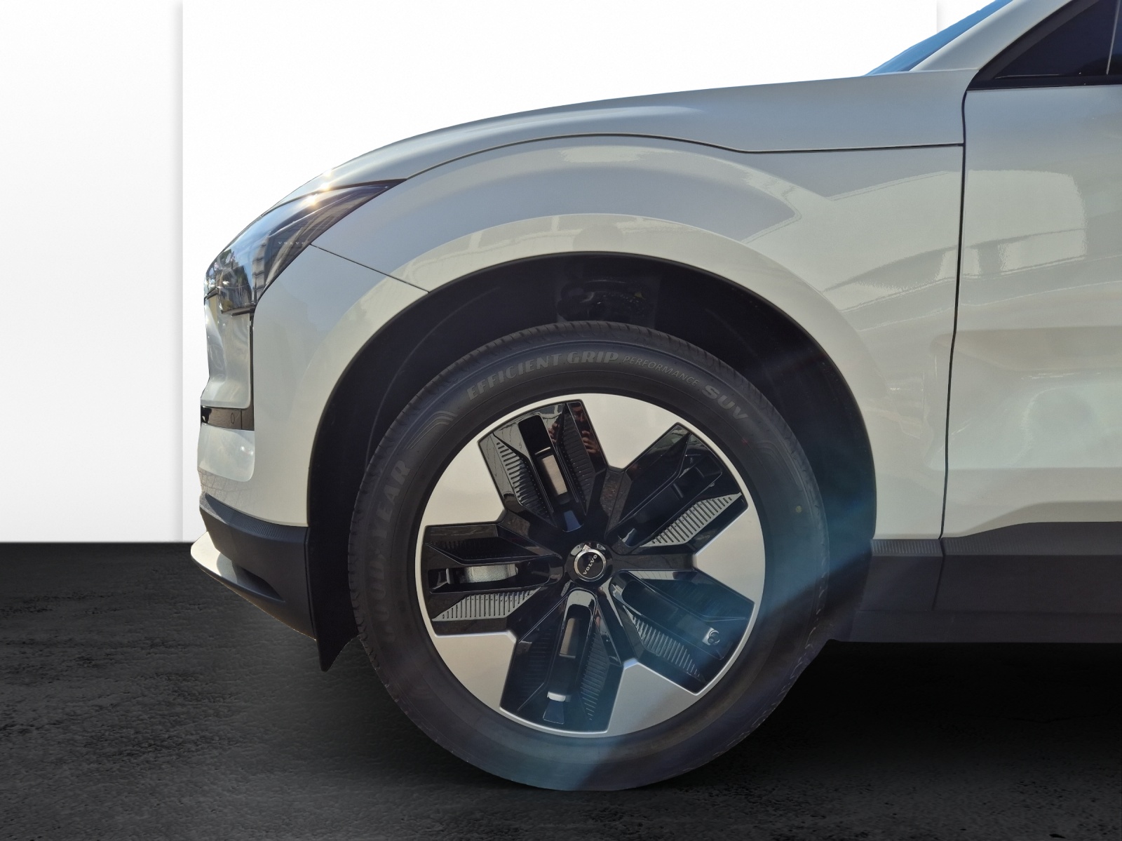VOLVO EX30 P5 Longe Range Plus-image-19