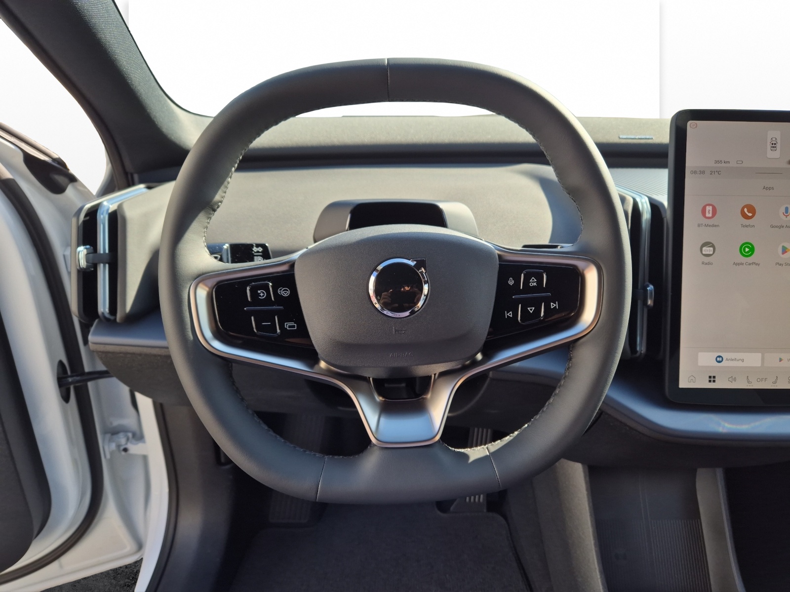 VOLVO EX30 P5 Longe Range Plus-image-8