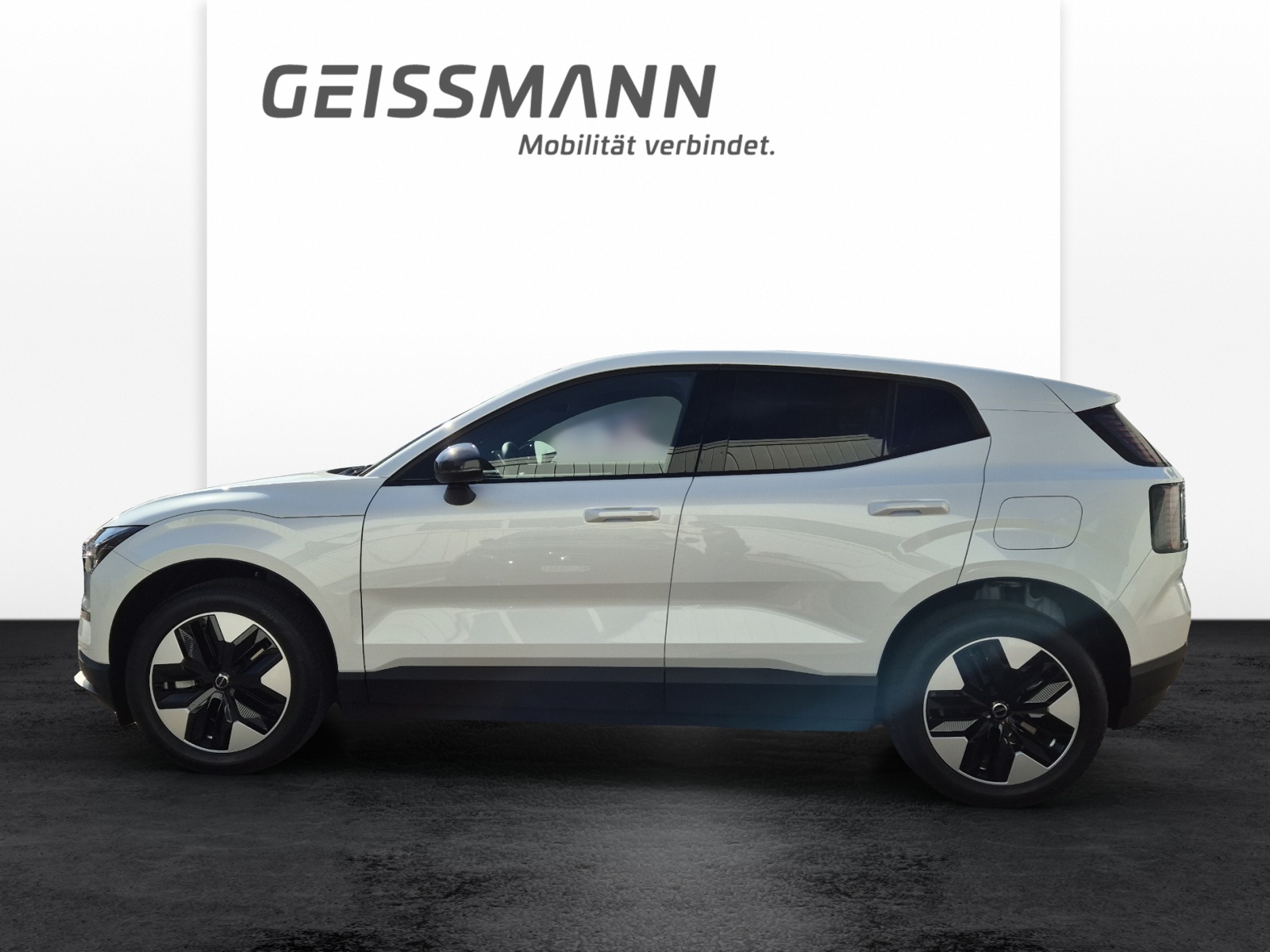 VOLVO EX30 P5 Longe Range Plus-image-2