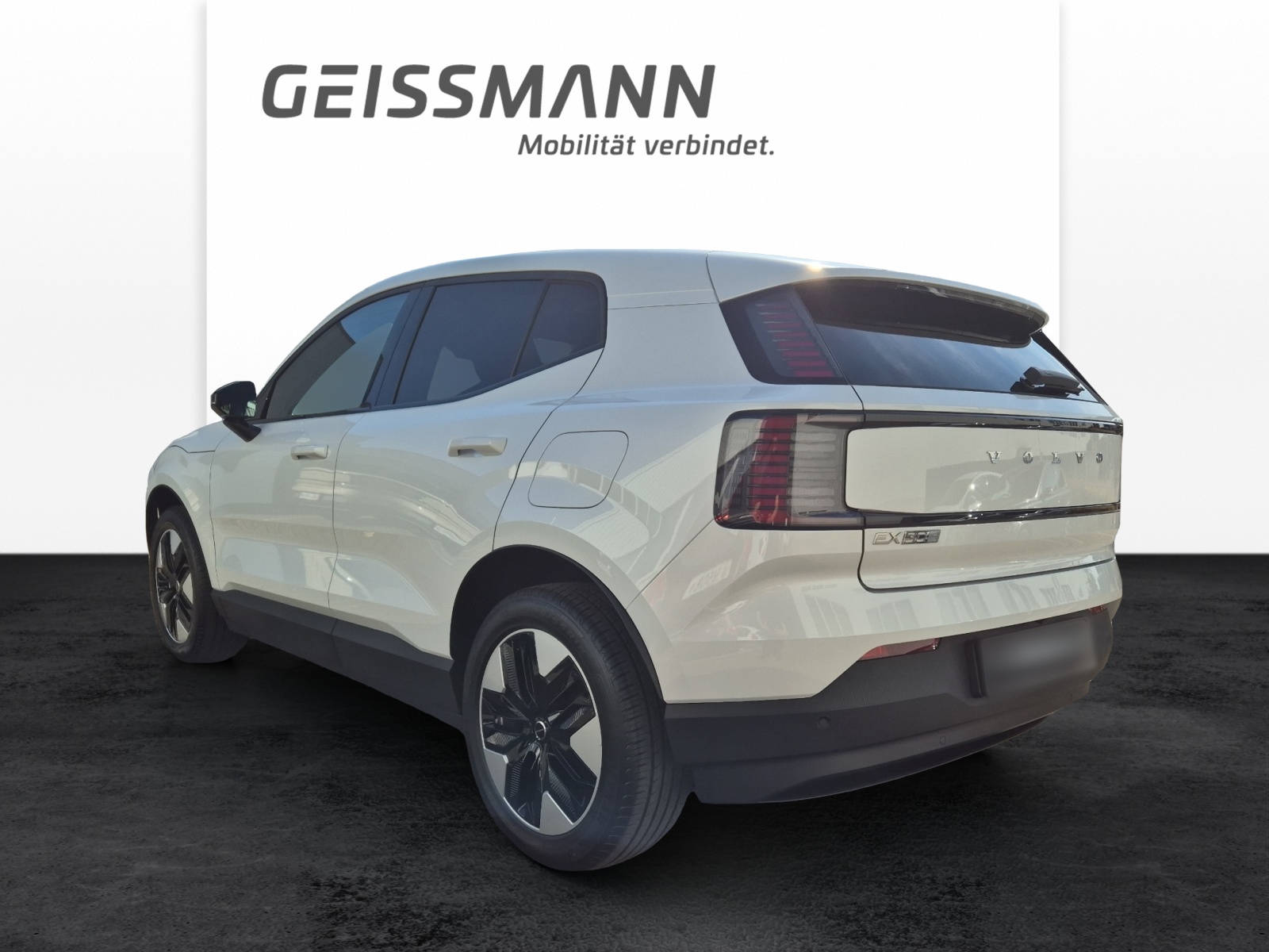 VOLVO EX30 P5 Longe Range Plus-image-7