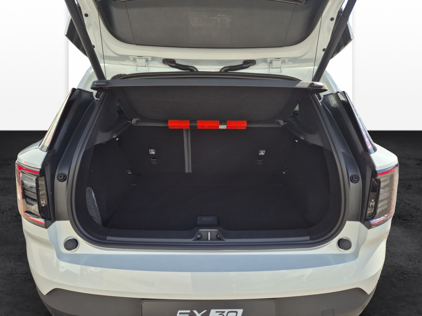 VOLVO EX30 P5 Longe Range Plus-image-18