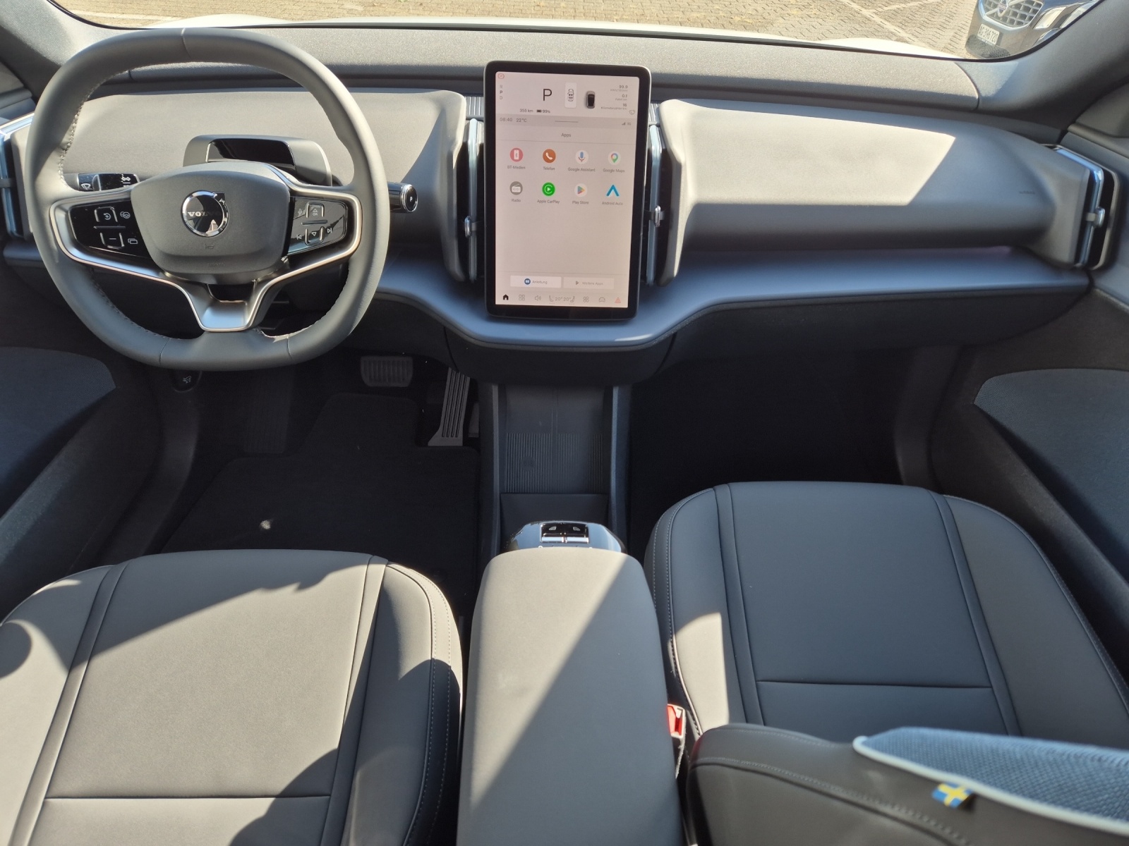 VOLVO EX30 P5 Longe Range Plus-image-10