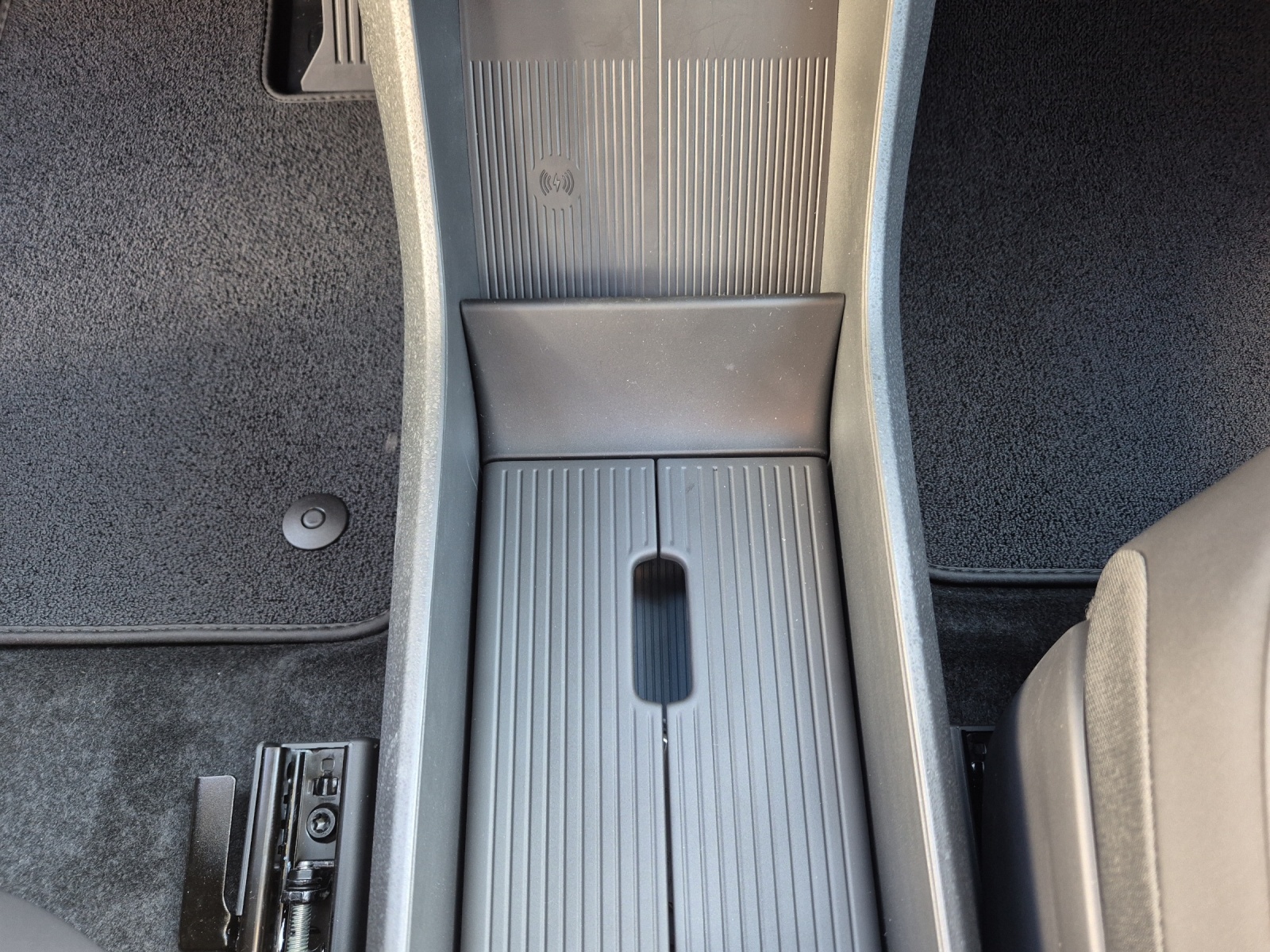 VOLVO EX30 P5 Longe Range Plus-image-14