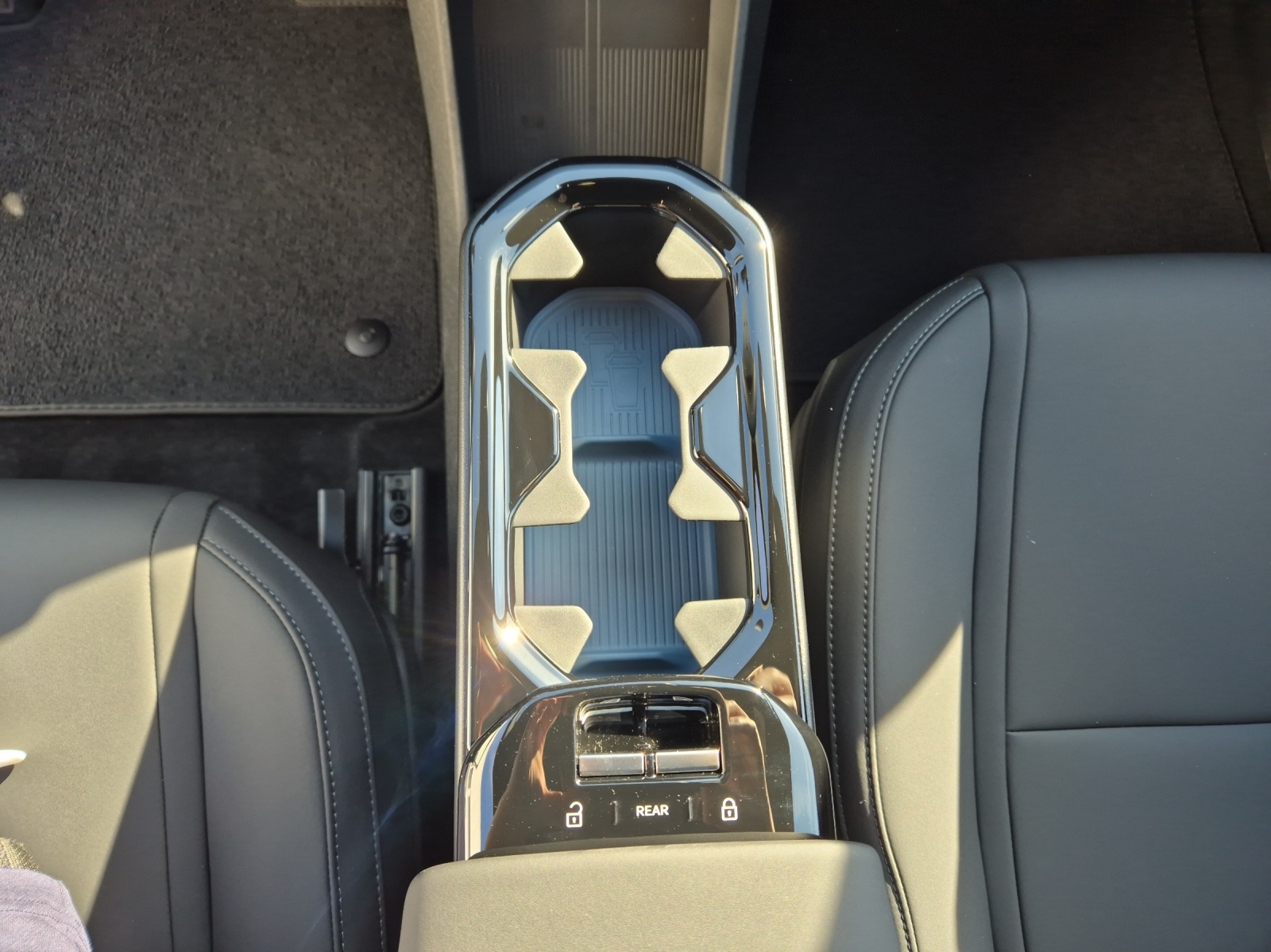 VOLVO EX30 P5 Longe Range Plus-image-13