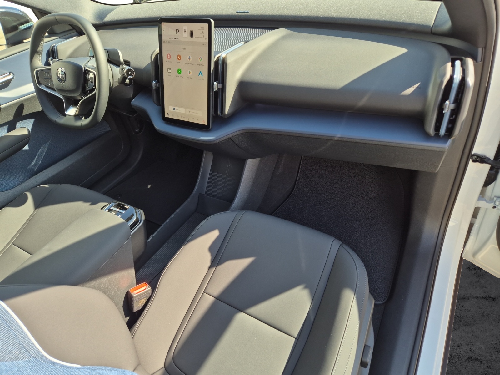 VOLVO EX30 P5 Longe Range Plus-image-17
