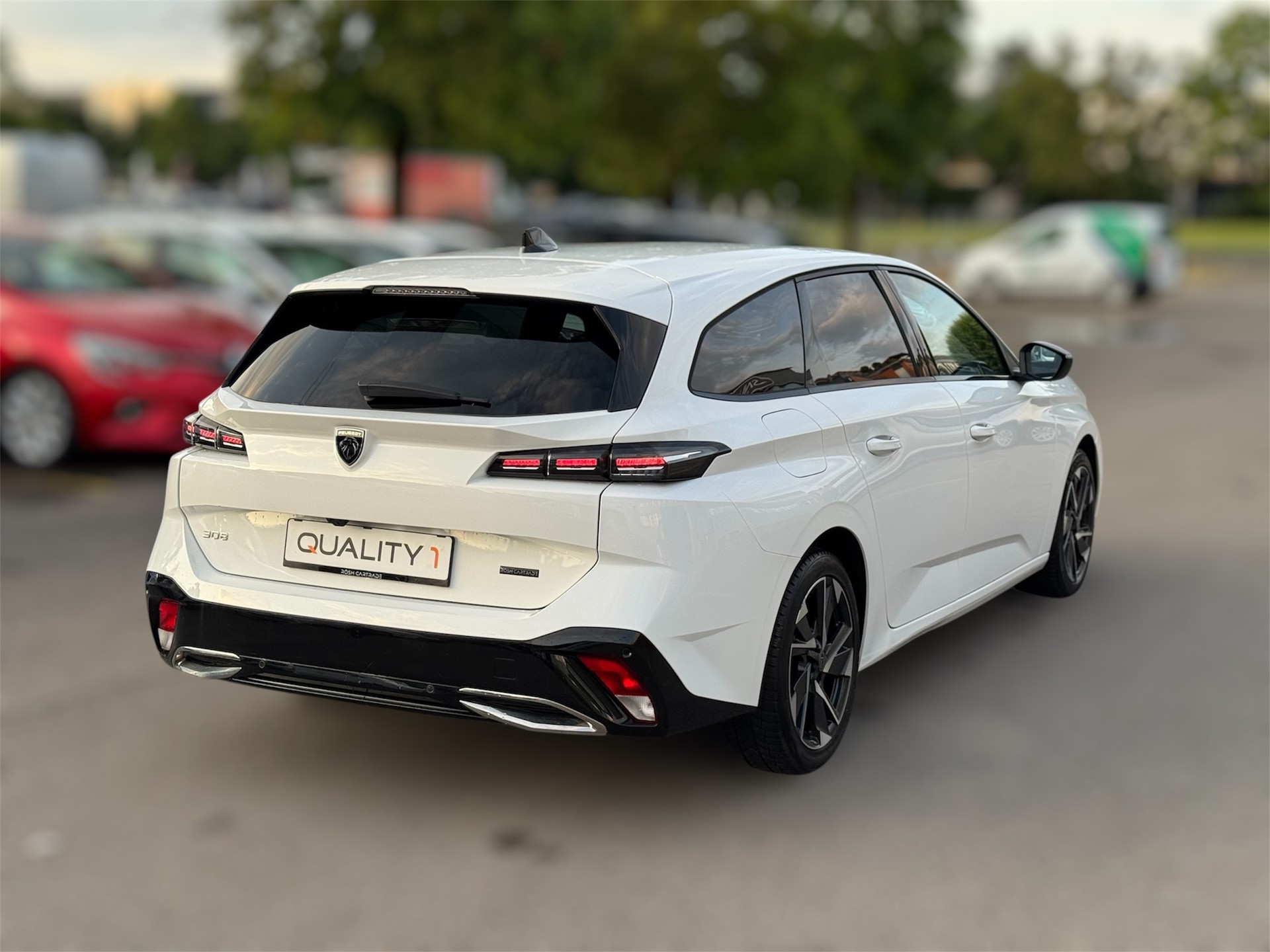 PEUGEOT 308 SW 1.5 BlueHDI Allure Pack EAT8-image-3