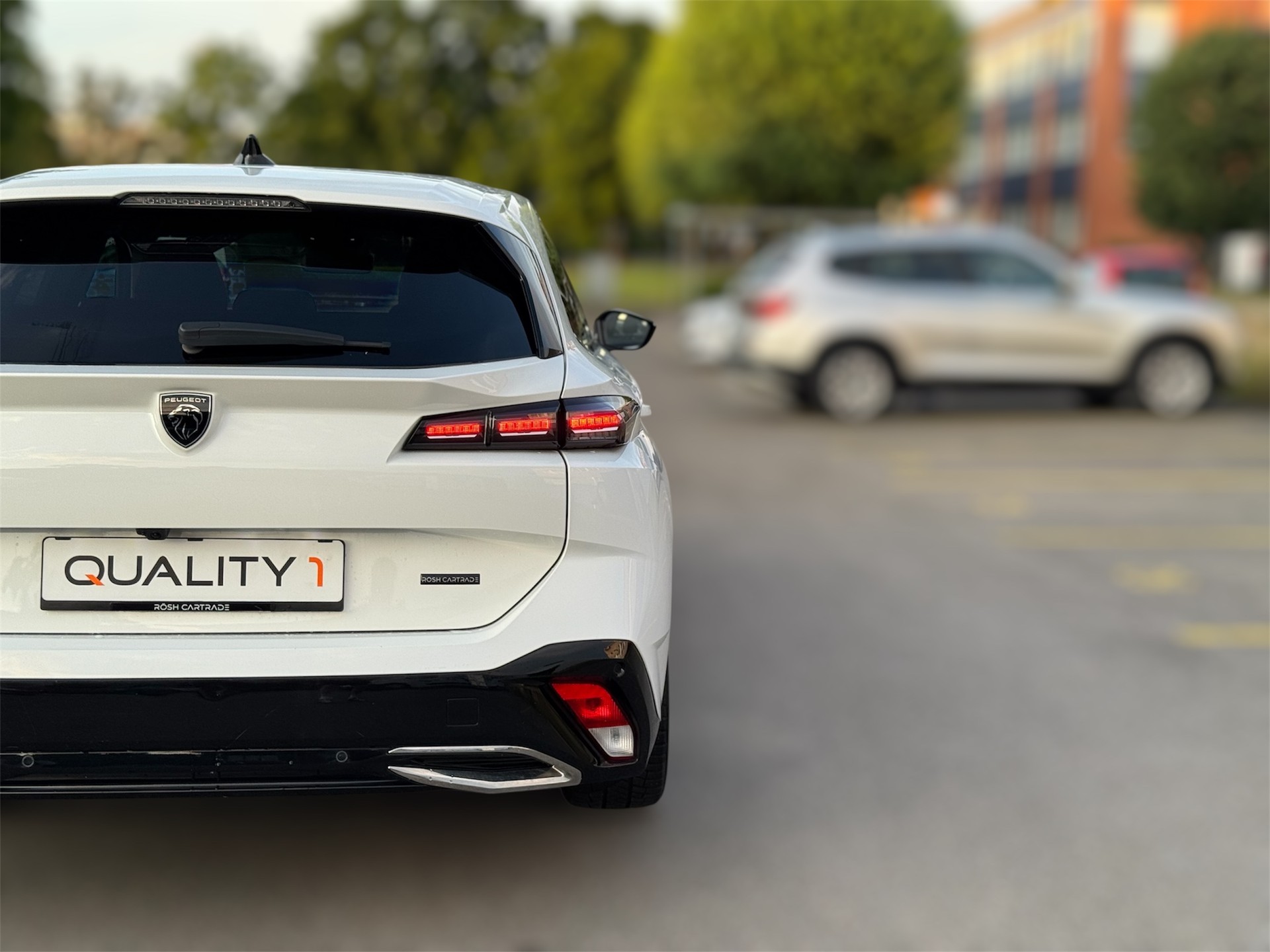 PEUGEOT 308 SW 1.5 BlueHDI Allure Pack EAT8-image-15