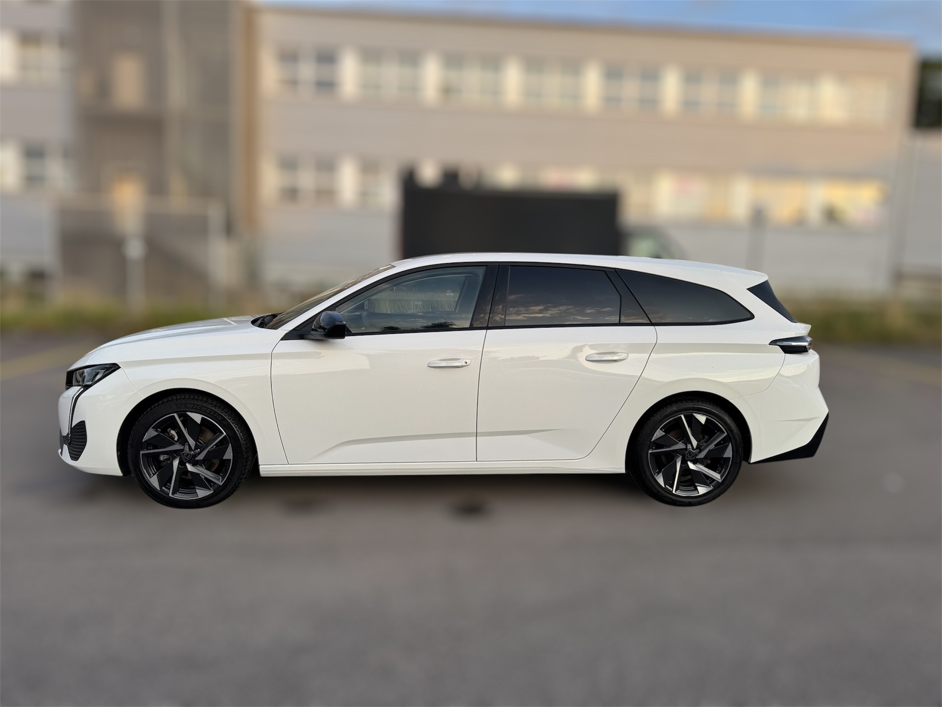 PEUGEOT 308 SW 1.5 BlueHDI Allure Pack EAT8-image-7