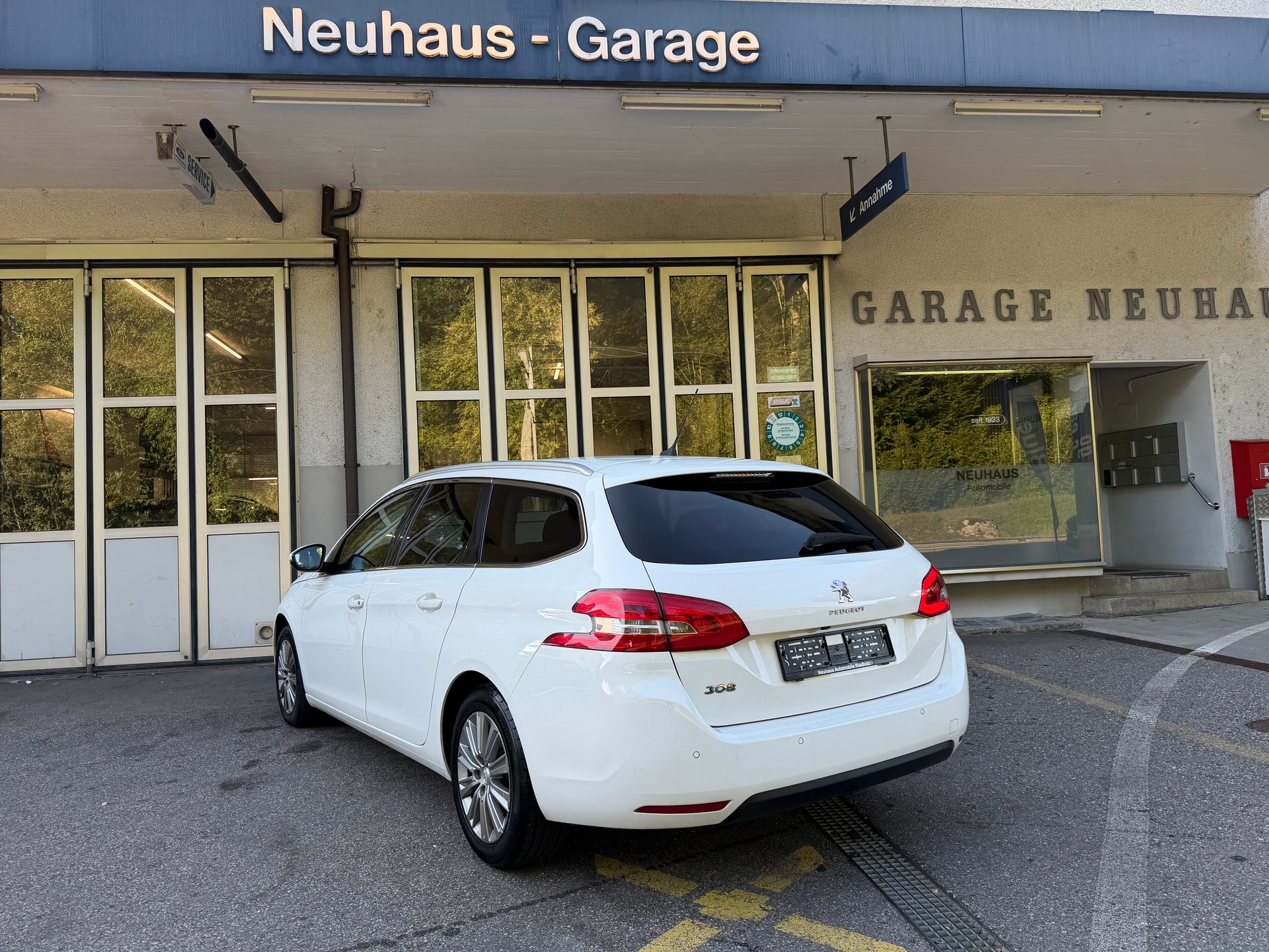 PEUGEOT 308 SW 1.5 BlueHDI Active Pack EAT8-image-3
