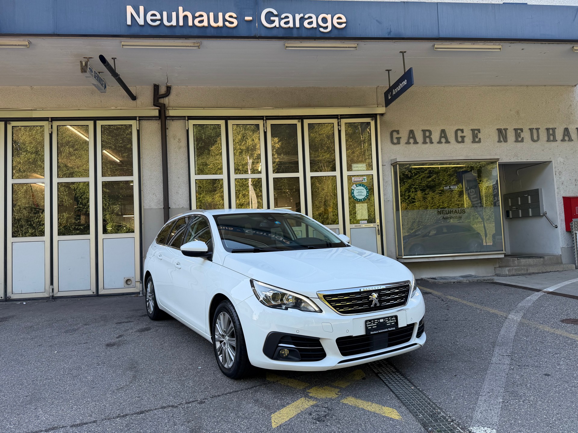PEUGEOT 308 SW 1.5 BlueHDI Active Pack EAT8-image-0