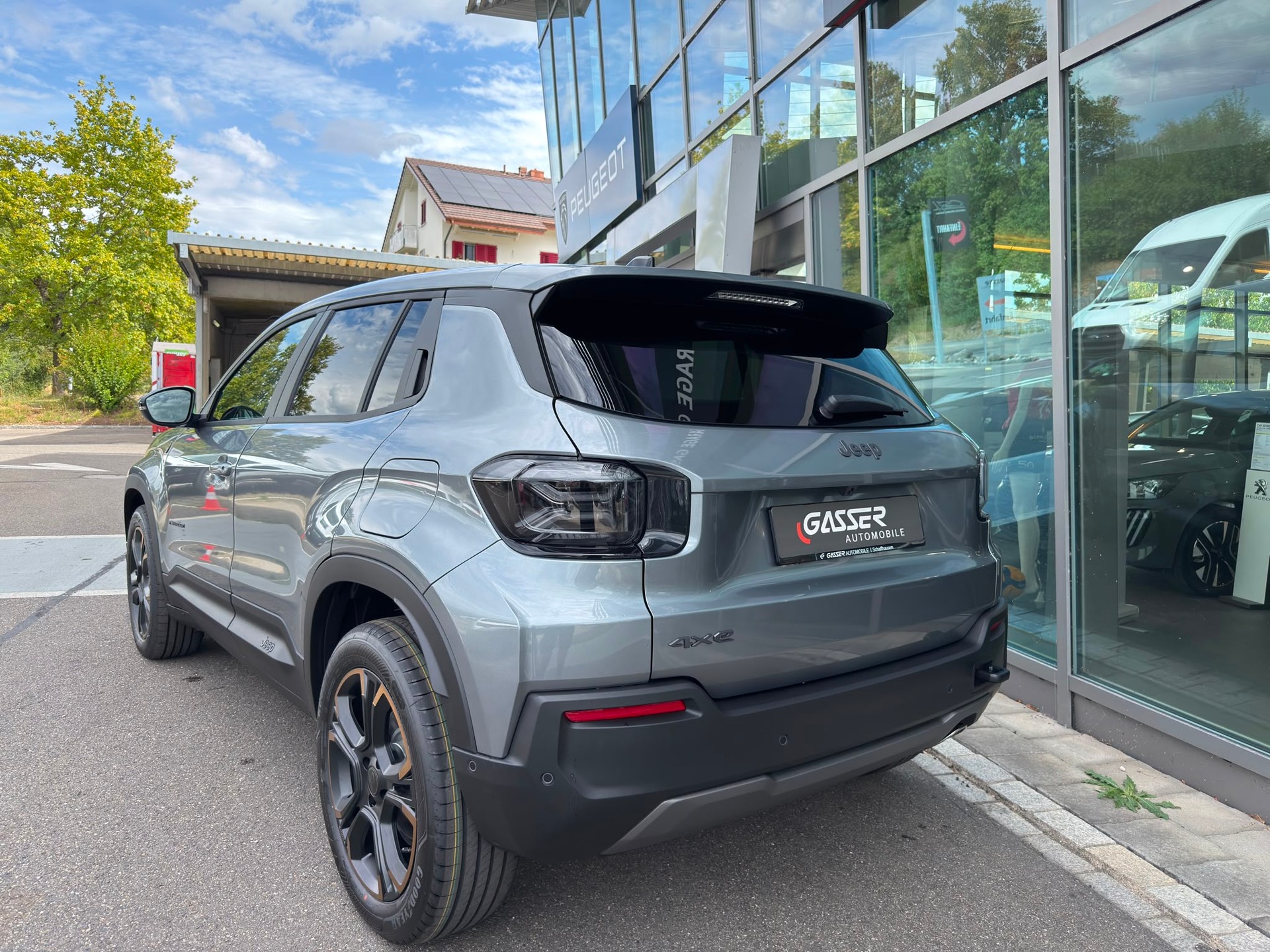JEEP Avenger 1.2 MHEV 85th Anniversary 4xe PACK SKY-image-2