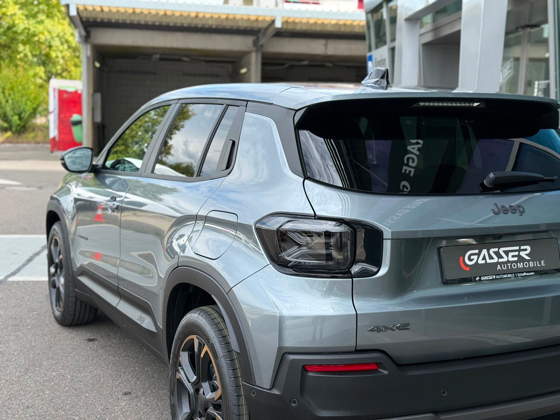 JEEP Avenger 1.2 MHEV 85th Anniversary 4xe PACK SKY-image-4
