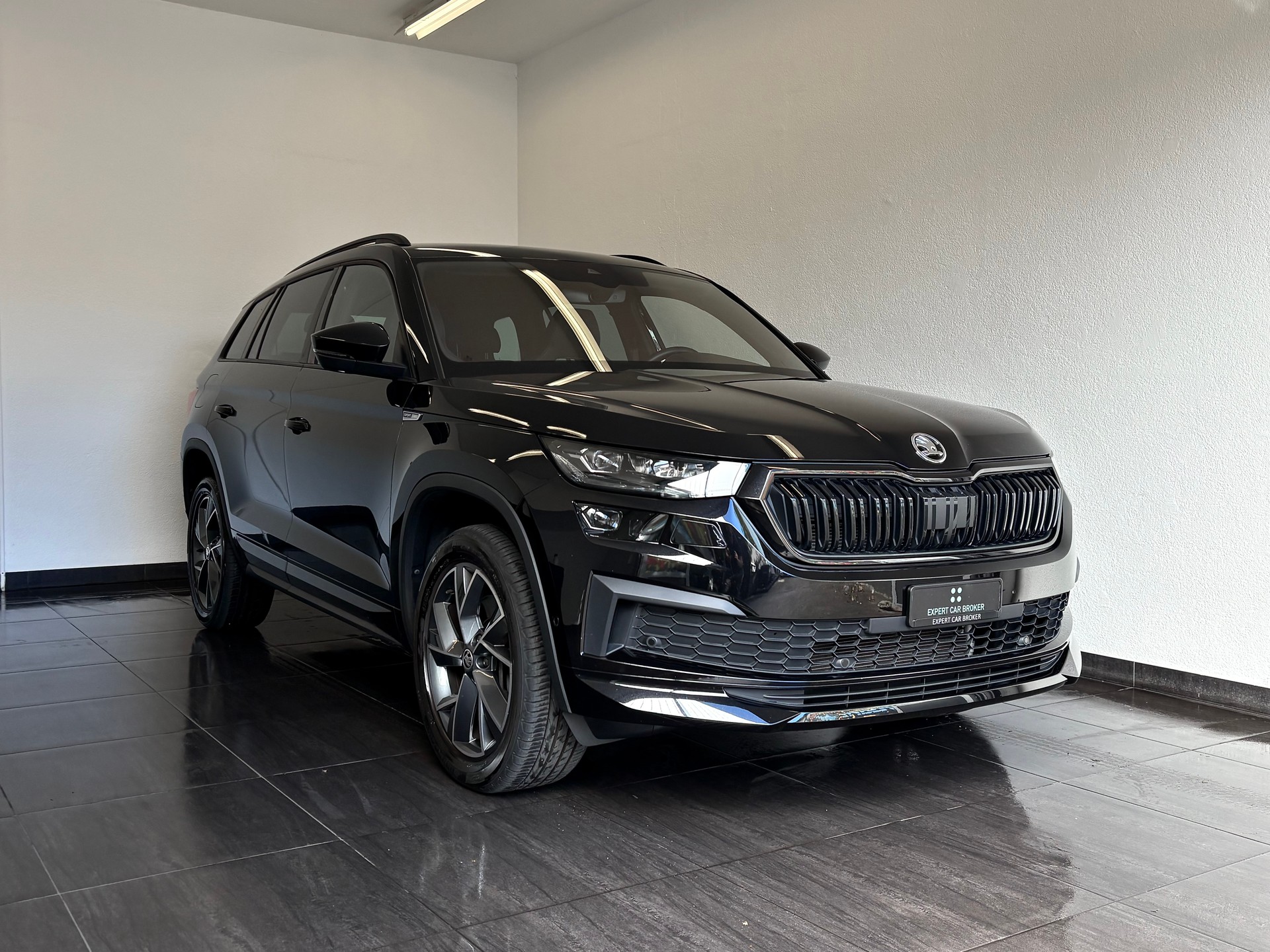 SKODA Kodiaq 2.0 TSI 4x4 SportLine AHK-2200 KG-showroom-element-1