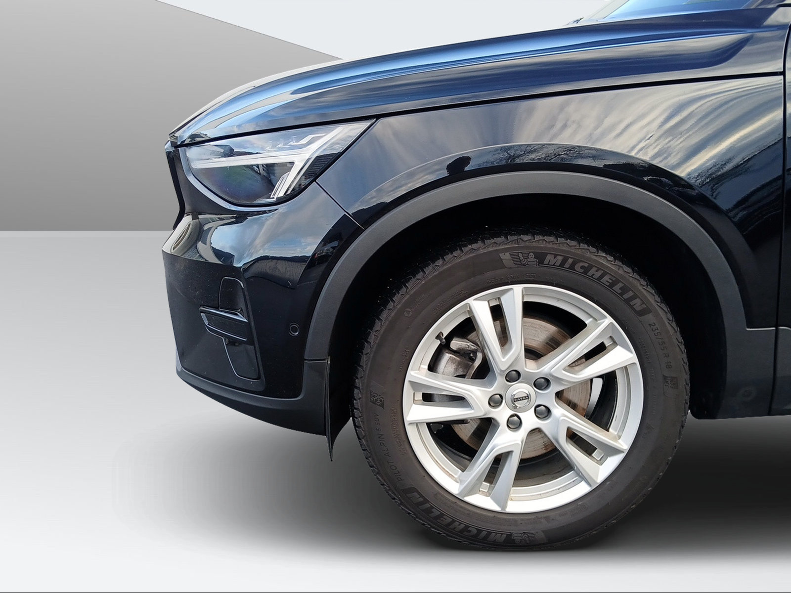 VOLVO XC40 2.0 B4 MH Plus Dark AWD-image-8