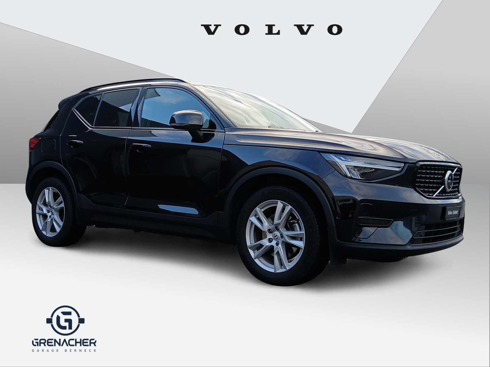 VOLVO XC40 2.0 B4 MH Plus Dark AWD-image-4